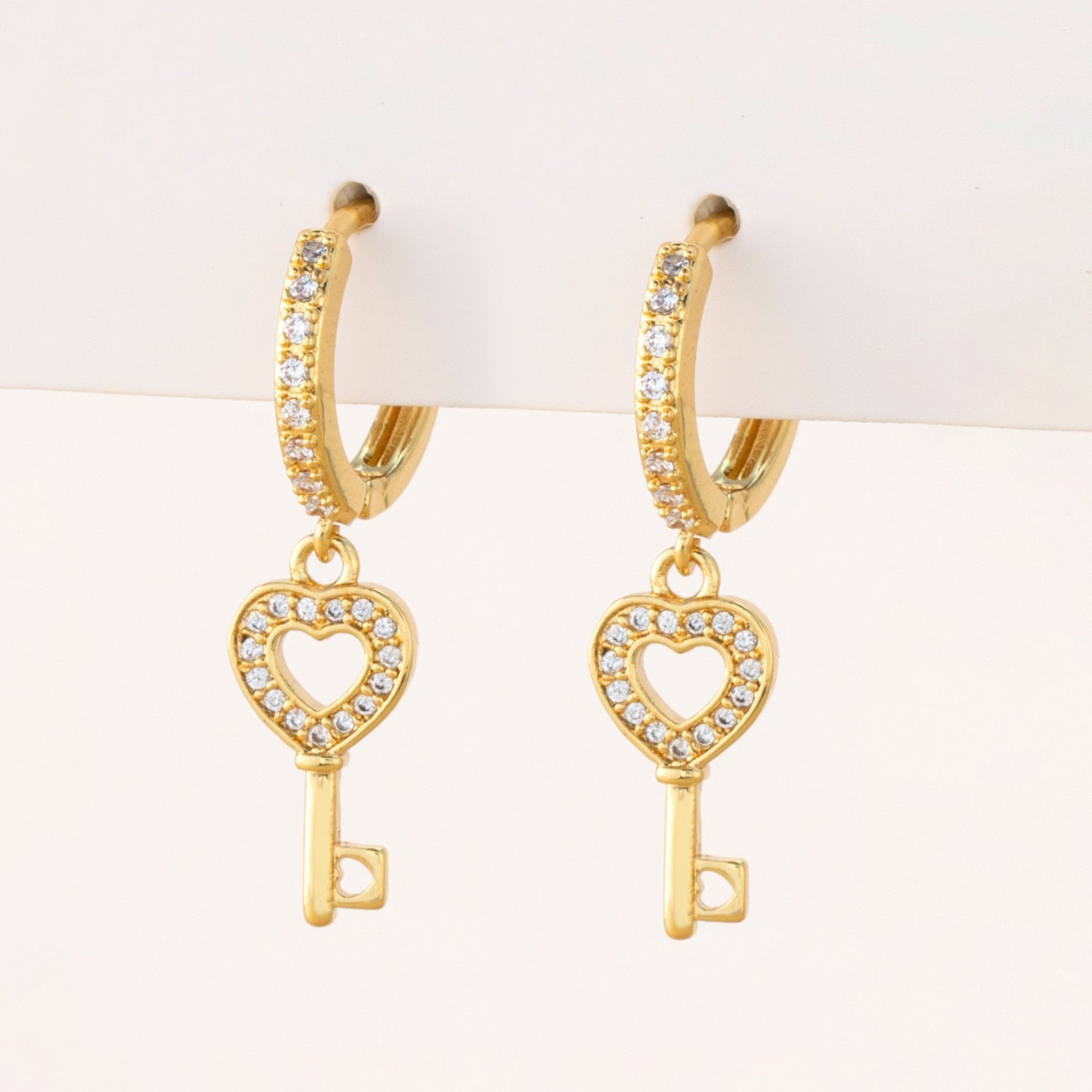 Wholesale Copper Electroplated Zircon Cross Bow Ear Cuff Stylish Women S Fashion Accessory For Boutique Resale