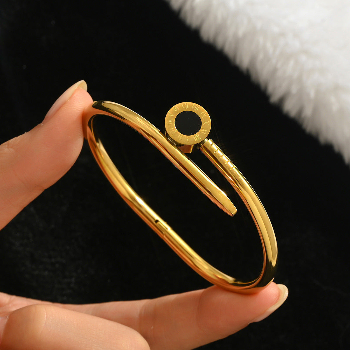 Wholesale Titanium Steel Gold Electroplated Studded Bracelet Set Fashion Jewelry Accessory