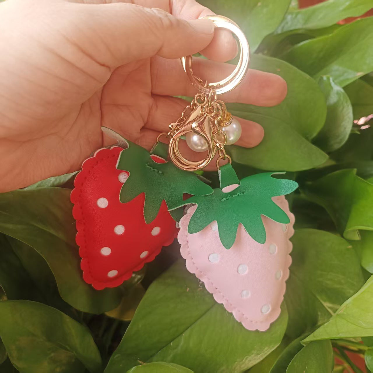 Wholesale Korean Style Cute Strawberry Keychain With Green Leaf PU Leather Car Key And Bag Accessory
