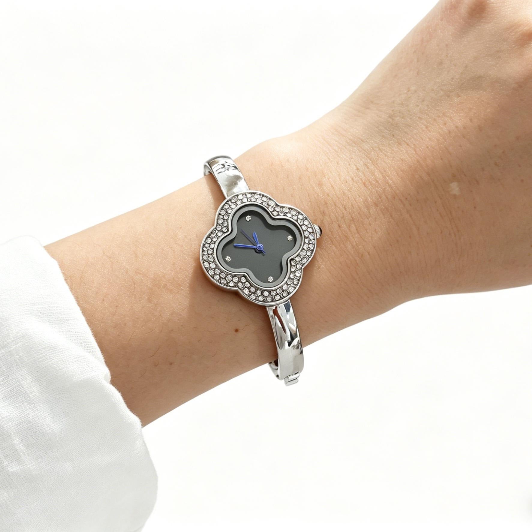 Wholesale Stylish Women' s Four-Leaf Clover Crystal Bracelet Watch Quartz Fashion Accessory,  Ideal for Everyday Wear and Gifting
