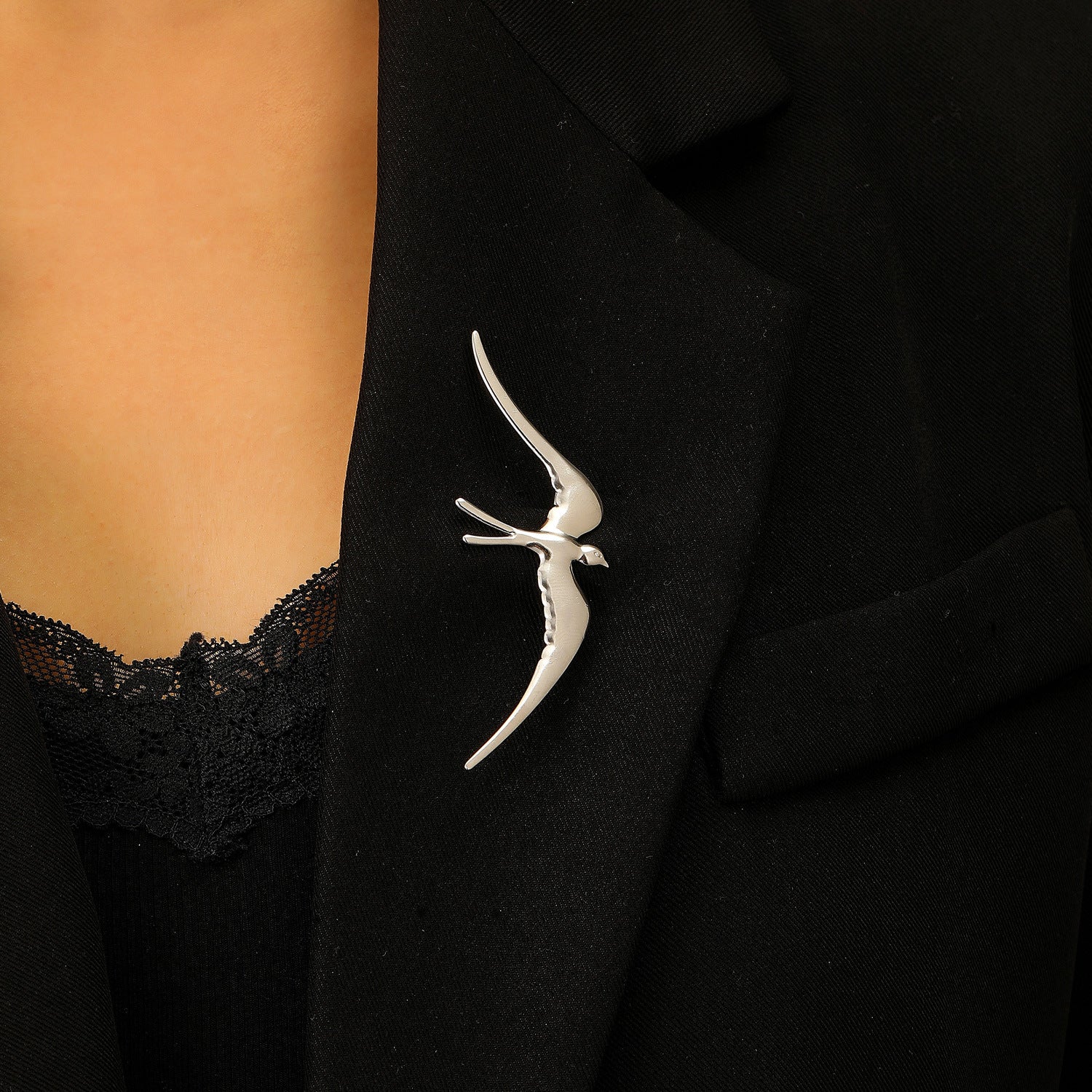 Wholesale Trendy Stainless Steel Bird Brooch 18K Gold Tone Animal Pin For Women Suit Accessory
