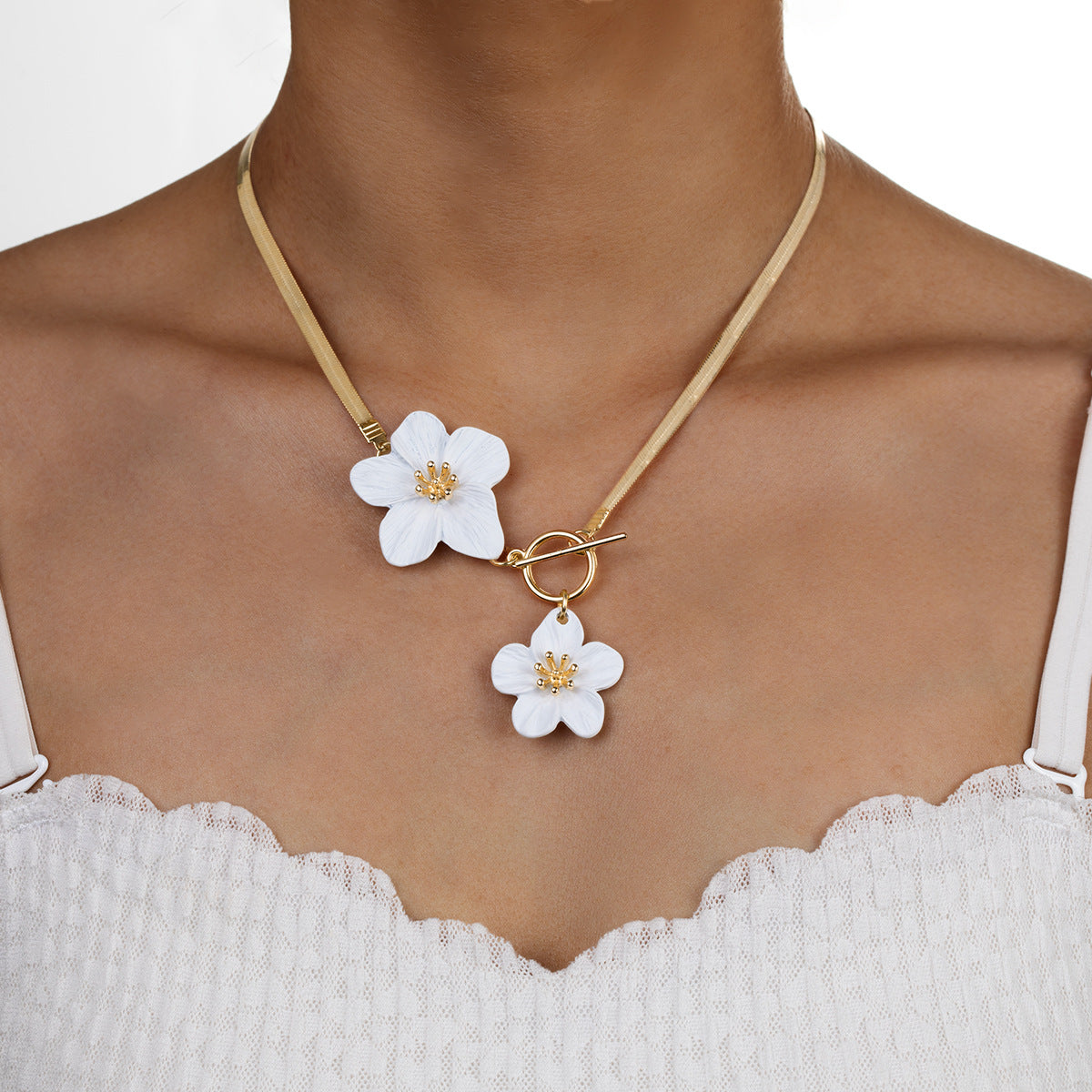 Wholesale three-dimensional flower  OT buckle alloy chain clavicle chain necklace