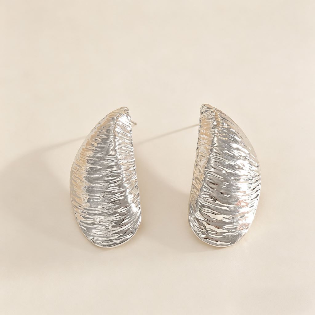 Wholesale Trendy Gold Shell Pattern Earrings Alloy Electroplated Jewelry Accessory