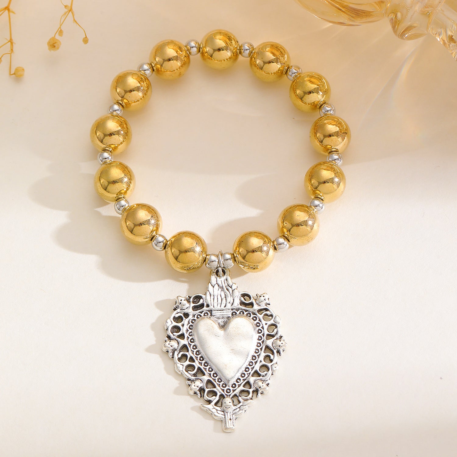 Wholesale Retro Religious Sacred Heart Pendant Necklace Heart Shape Alloy Electroplated Design Trendy Jewelry Gift For Women Boutique Resale