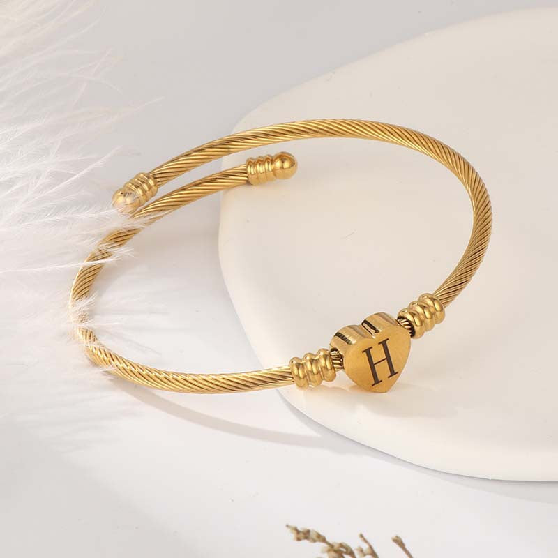 Wholesale Sweet Cool Wind Stainless Steel Electroplated Heart-Shaped Bracelet,  Fashion Accessory for Everyday Wear