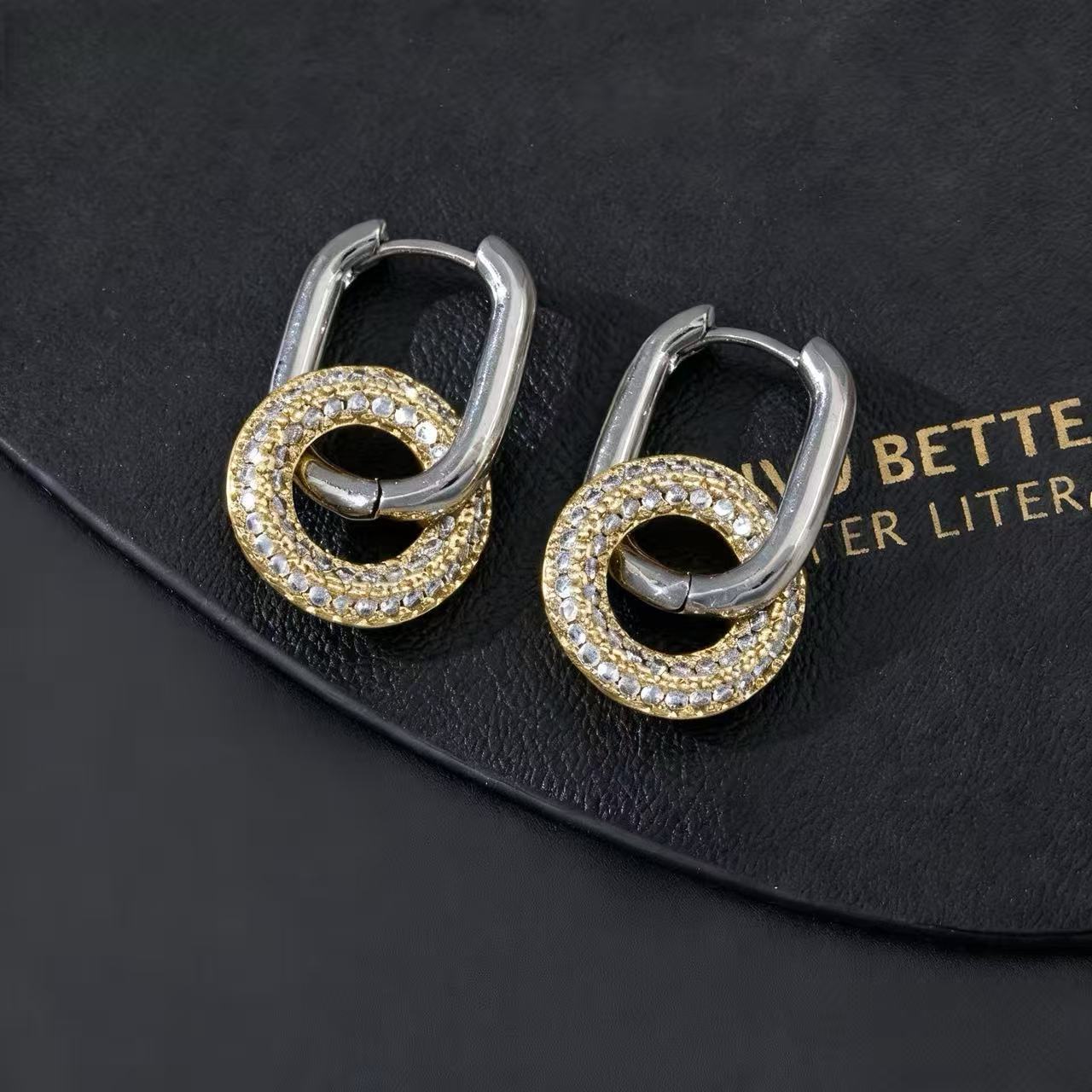 Wholesale Copper Electroplated Retro Zirconia Ear Cuff Geometric Design Women S Fashion Accessory