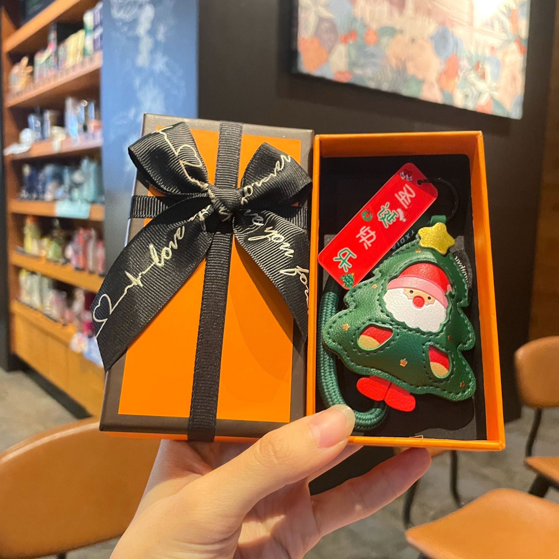 Wholesale Christmas decoration leather  keychain cute cartoon exquisite keychain