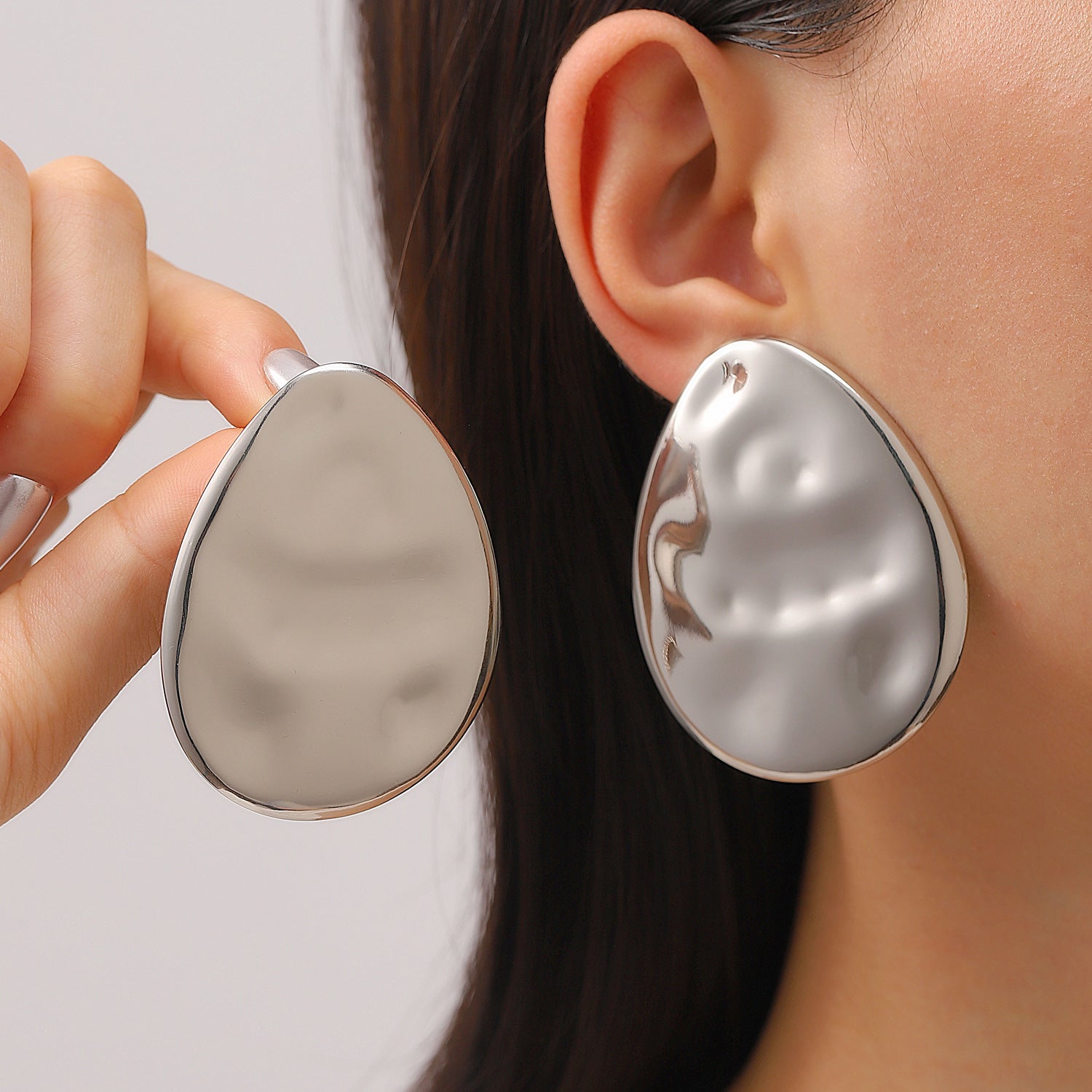 Wholesale Electroplated Metal Earrings Geometric Oval Pattern Fashion Accessory