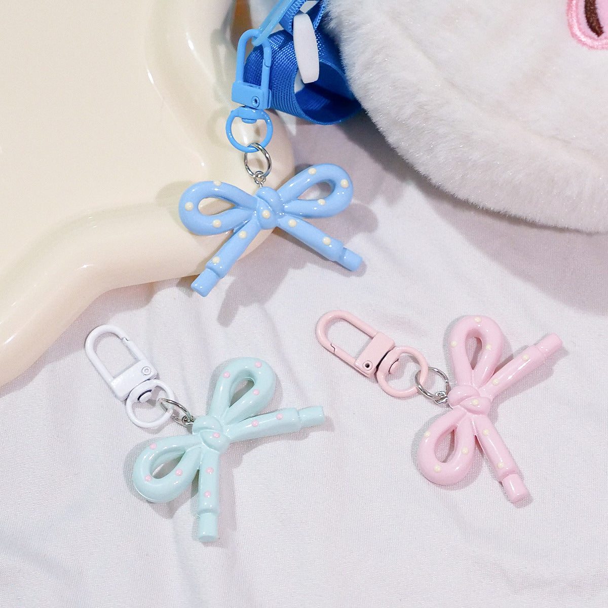 Wholesale Hollow Candy Colored Resin Bow Keychain Pendant,  Modern Bag Charm for Backpack