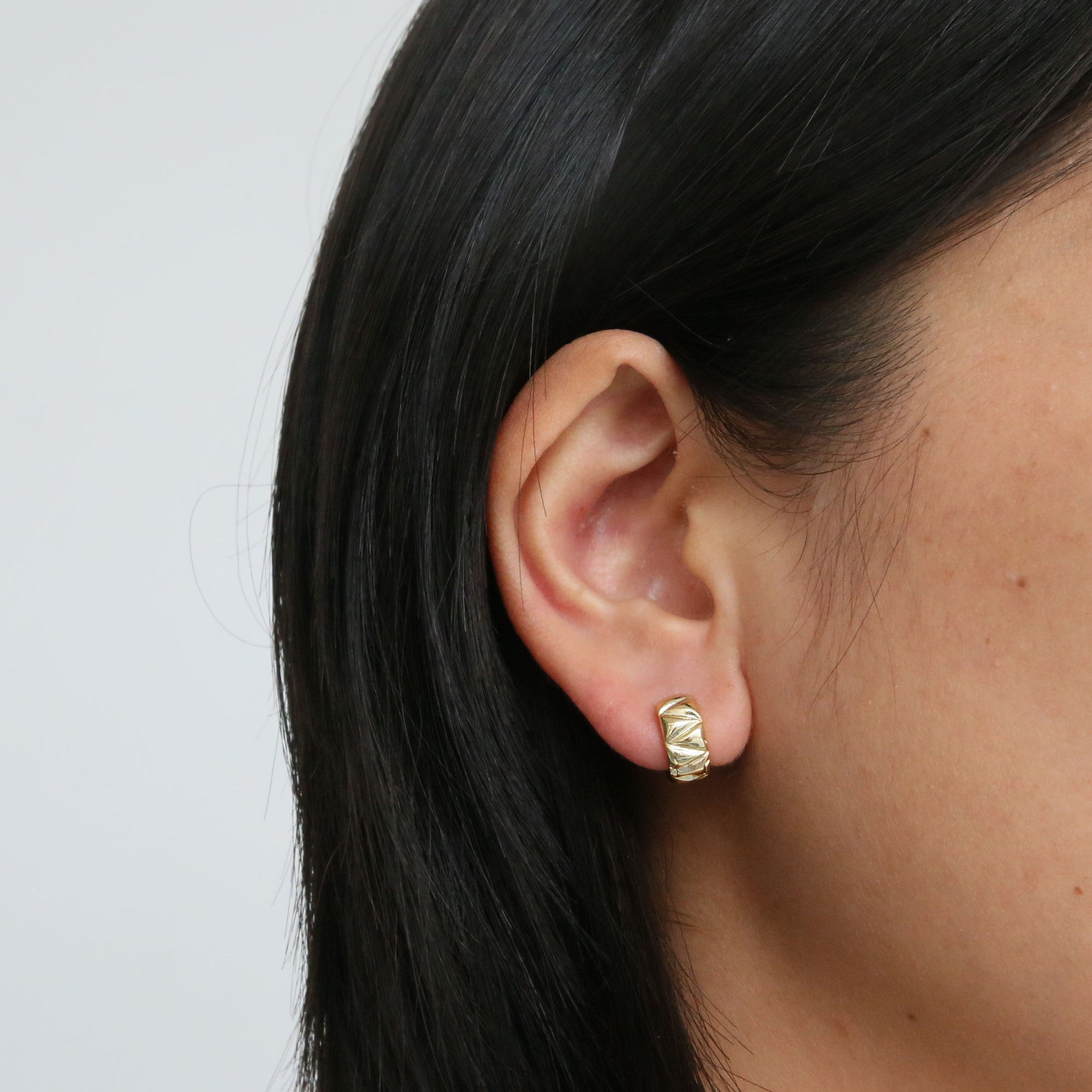 Wholesale 18k gold brass smooth triangle small earring