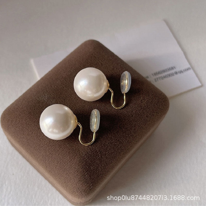 Wholesale light luxury pearl earrings