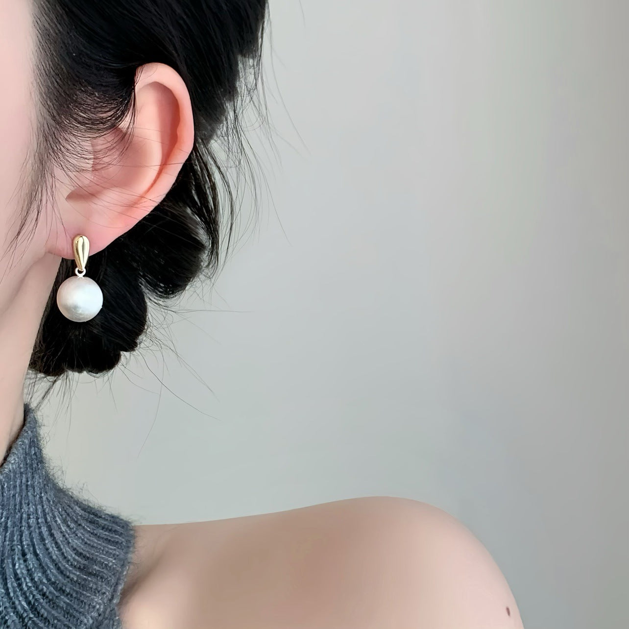 Wholesale Korean Style Golden Water Drop and Silver Ball Pendant Earrings Fashion Accessory for Boutique Resale