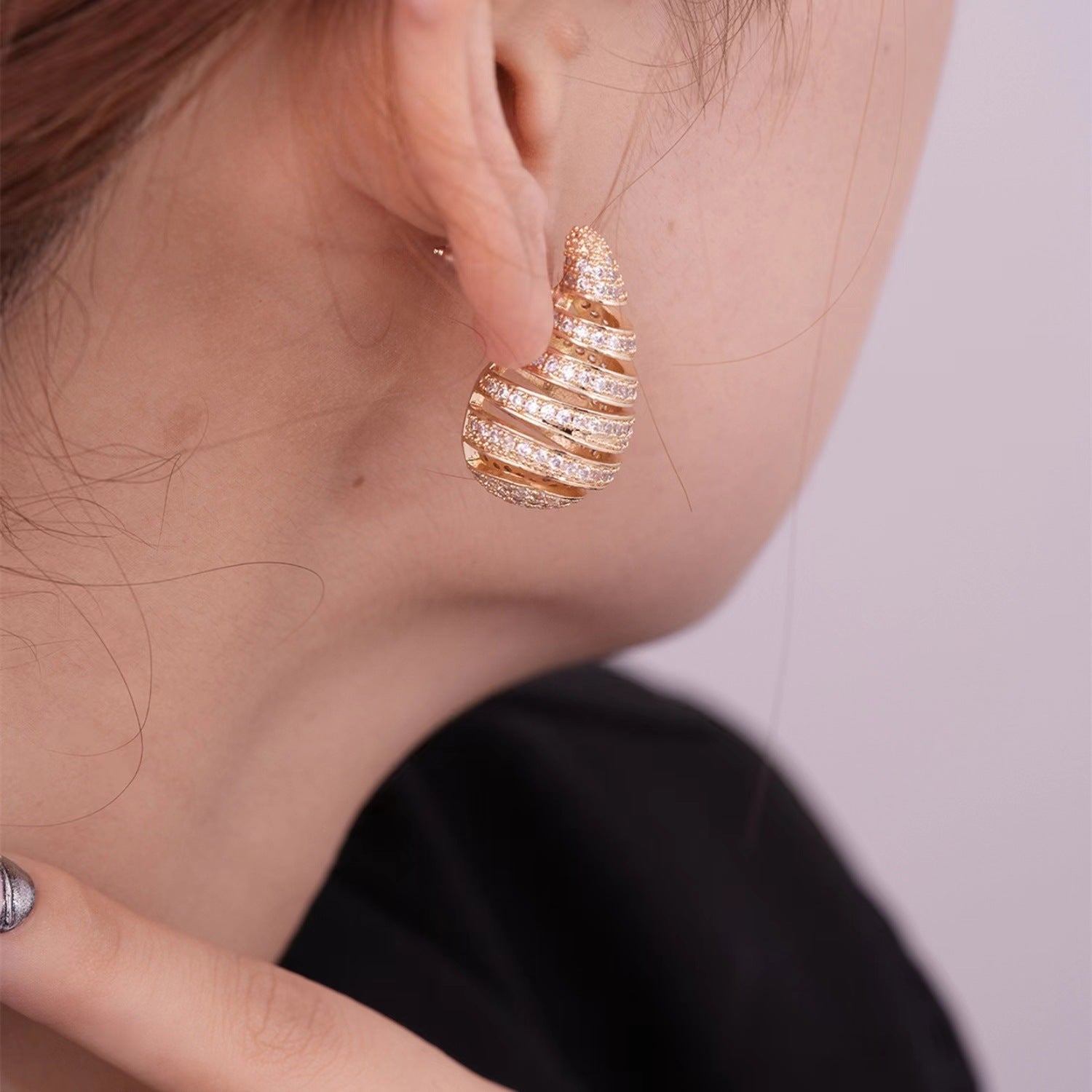 Wholesale  Thread Drop Earrings Women' s Crescent High-end Sense Copper Gold Plated Earrings