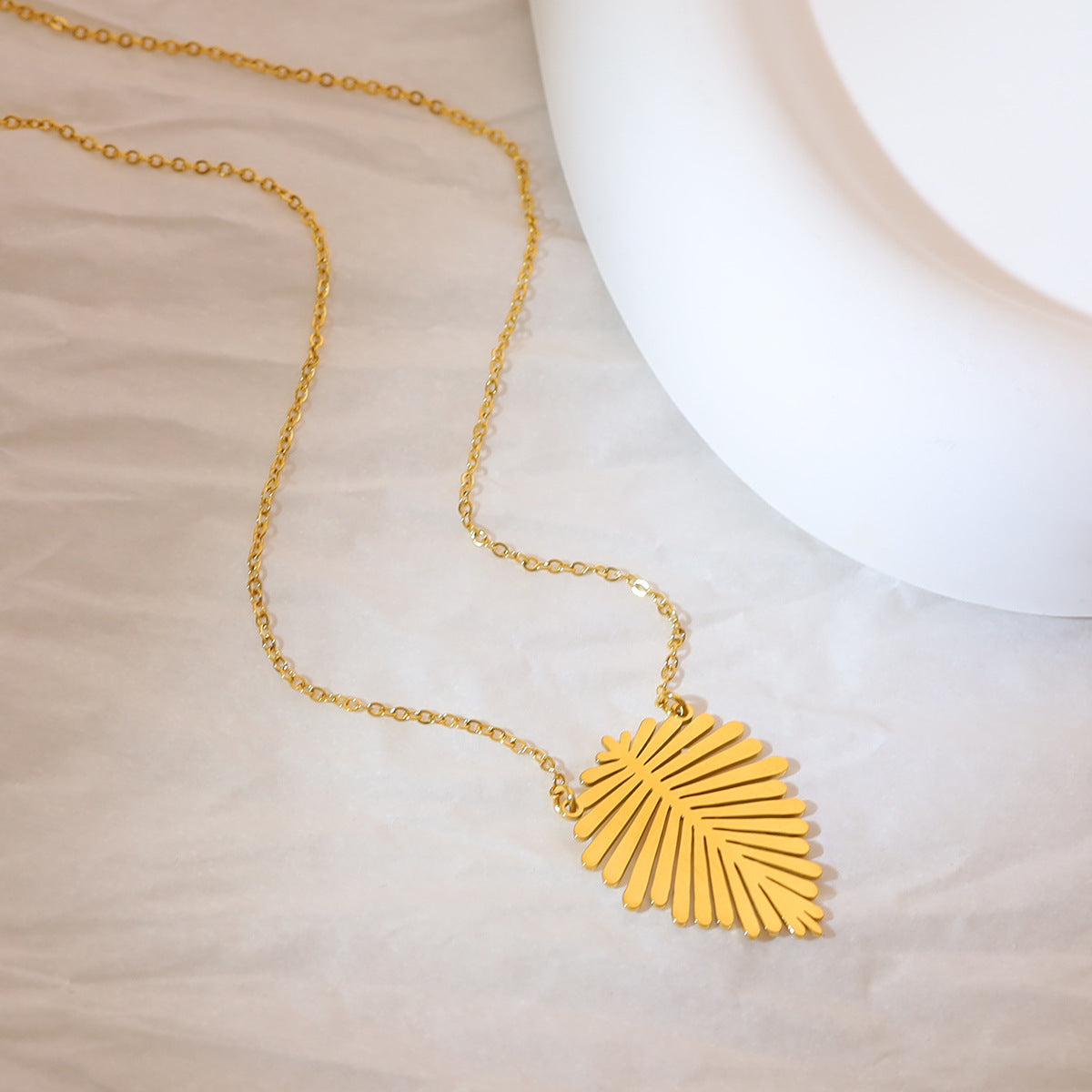 Wholesale  non-fading titanium steel leaf pendant necklace