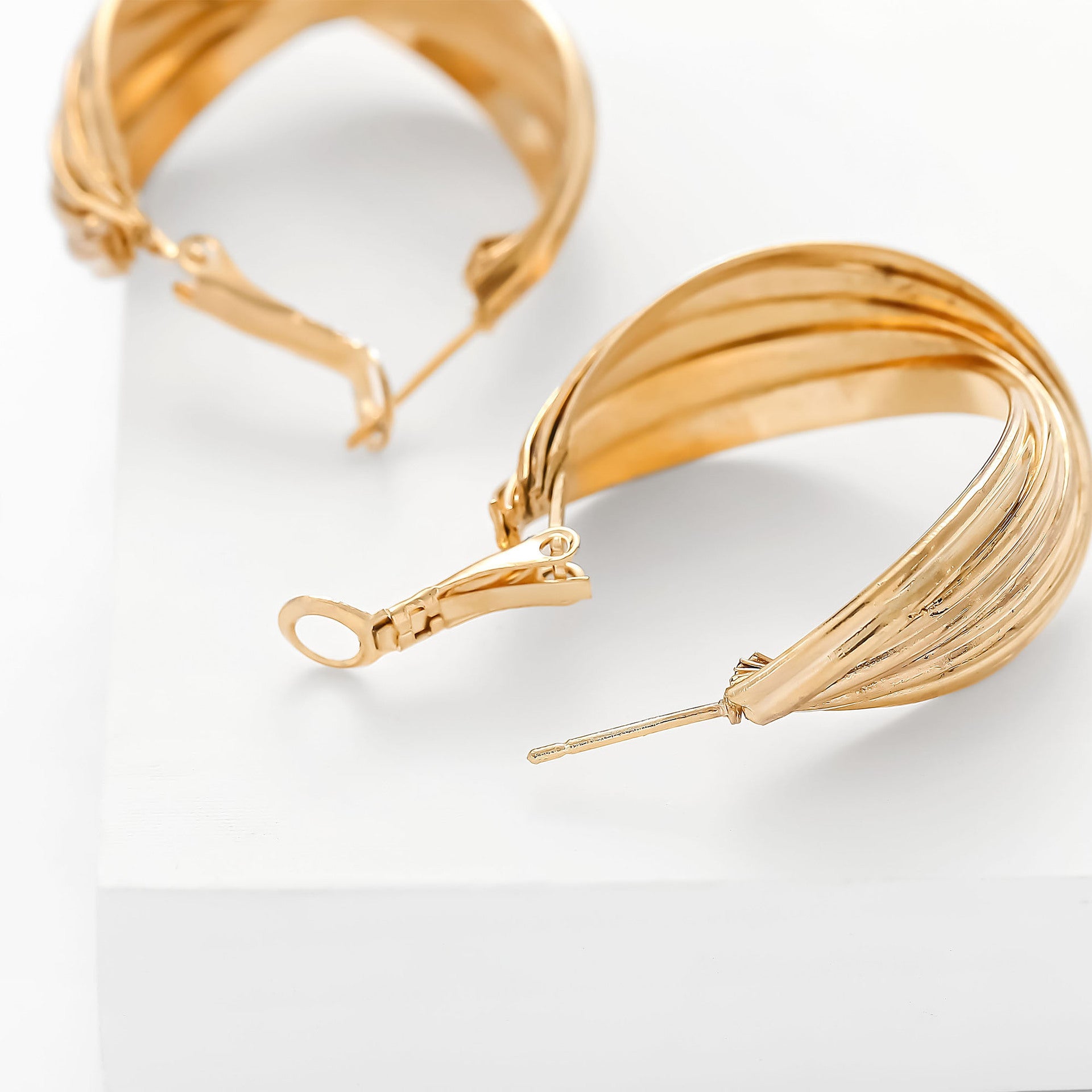 Wholesale Twist Earrings Gold C Shape Earrings