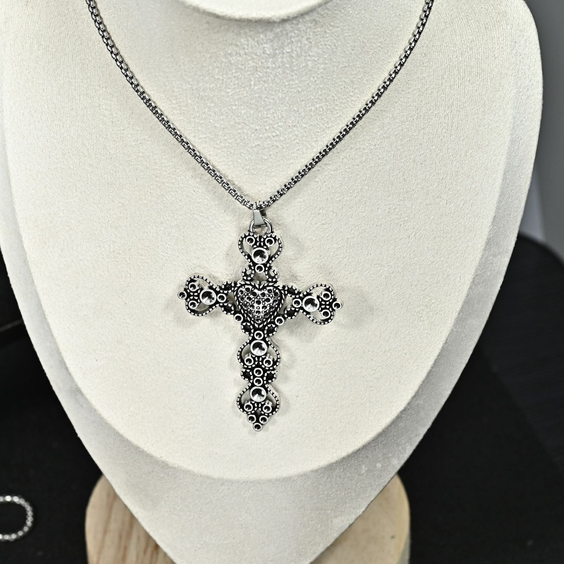 Wholesale Retro Vintage Cross Pendant Necklace For Men Stainless Steel Long Chain Chic Fashion Jewelry Accessory Gift