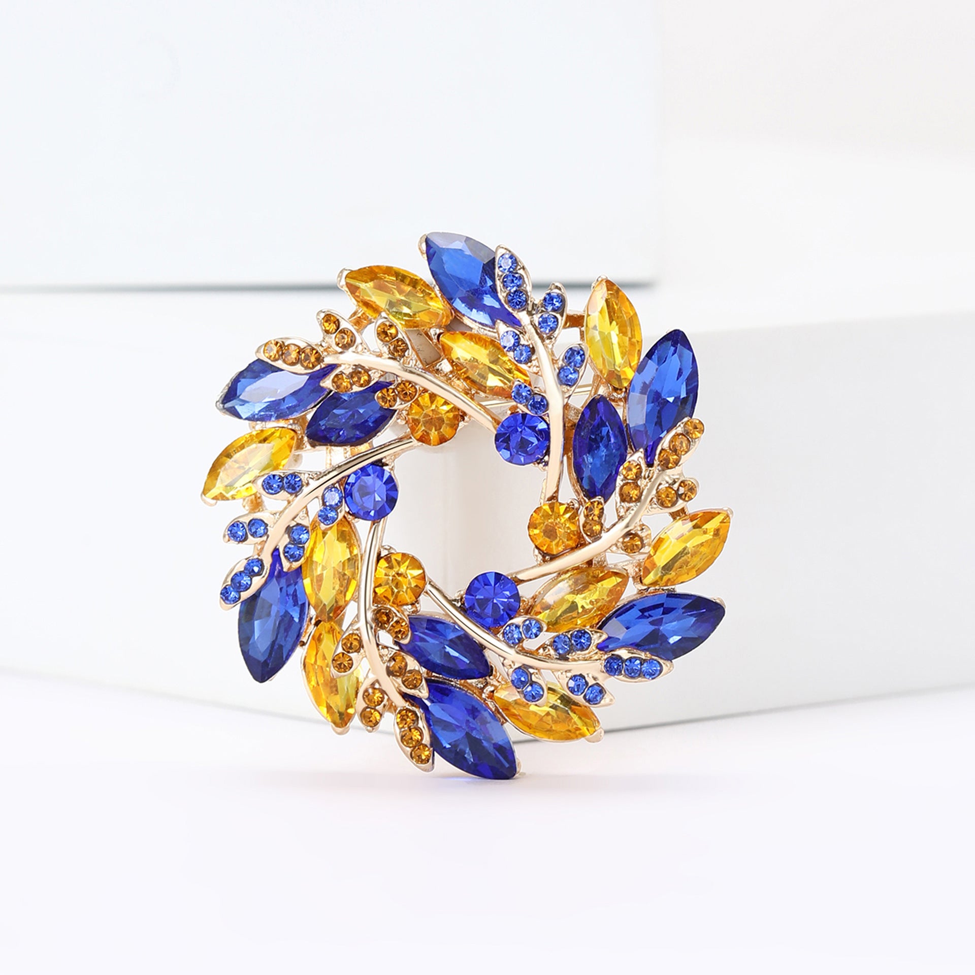 Wholesale Stylish Alloy Rhinestone Wheat Ear Wreath Brooch Pin For Women Suit Coat Jewelry Accessory