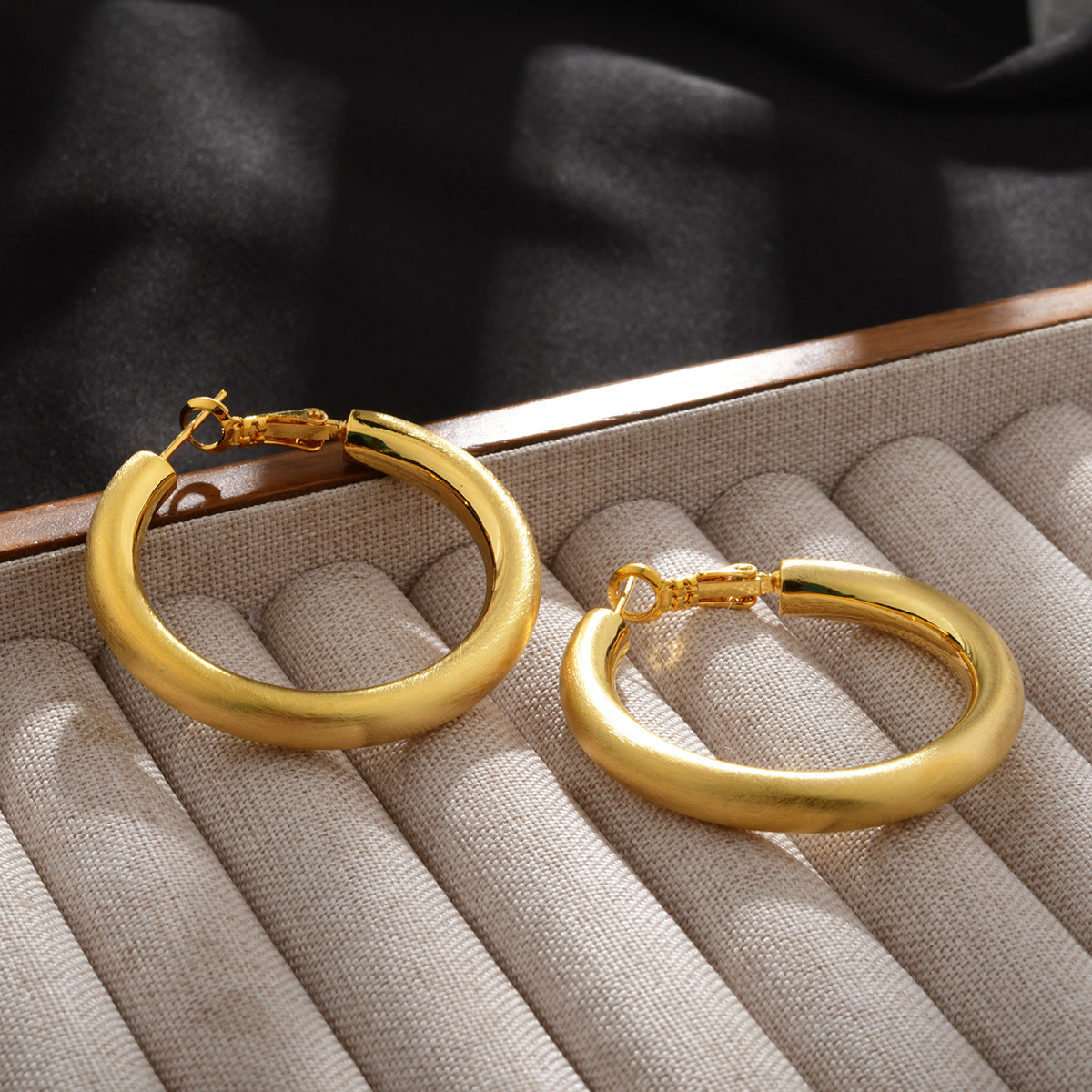 Wholesale Personalized Exaggerated Brushed Earrings Luxury Hoop Earrings