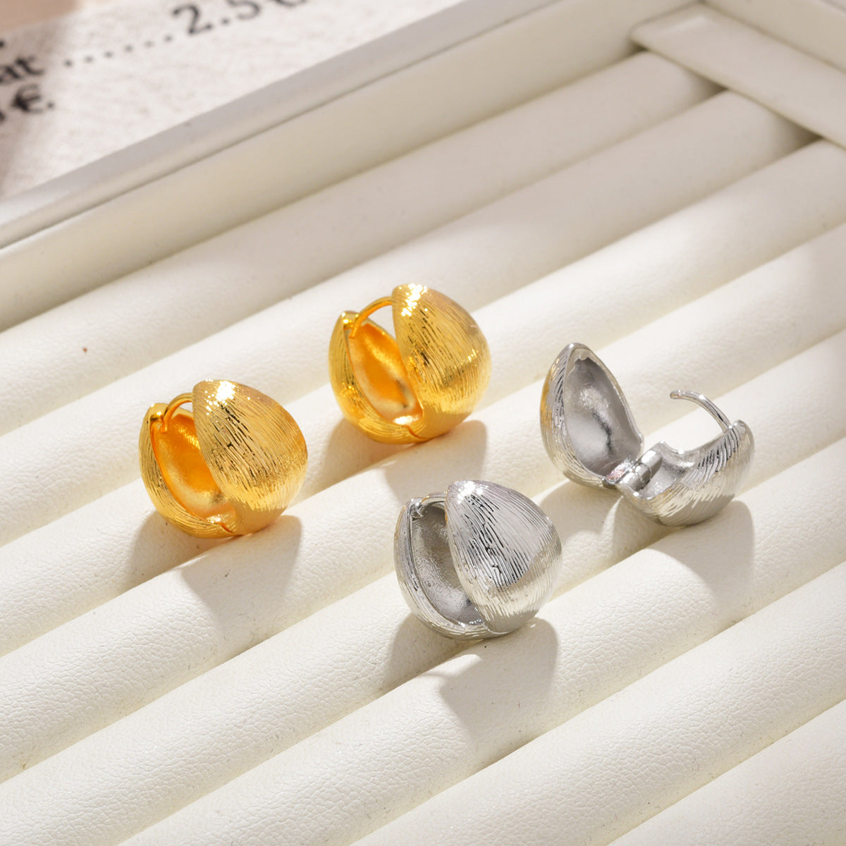 Wholesale  Retro Fashion Distinctive Water Drop Wire-drawing Striped Ear Buckle