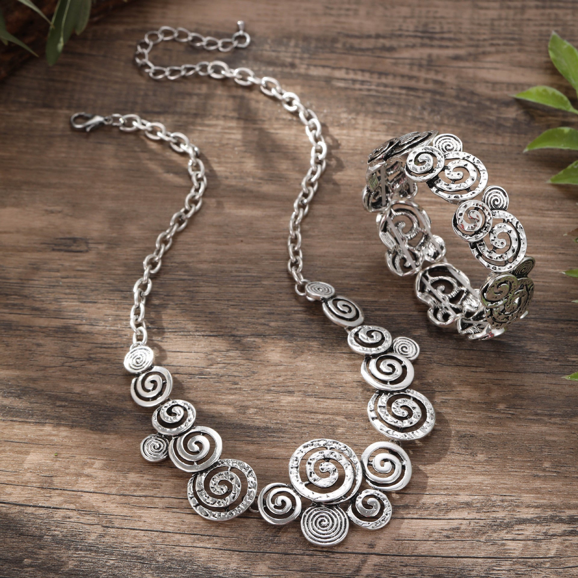 Wholesale Retro Conch Flower Necklace Bracelet suit  Creative Exaggerated Retro Style Metal Conch Necklace