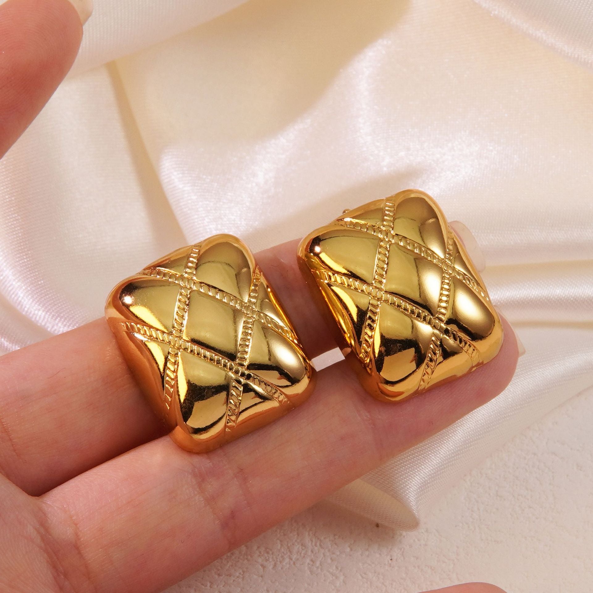 Wholesale Retro trend INS new 304 stainless steel waterproof square diamond earrings