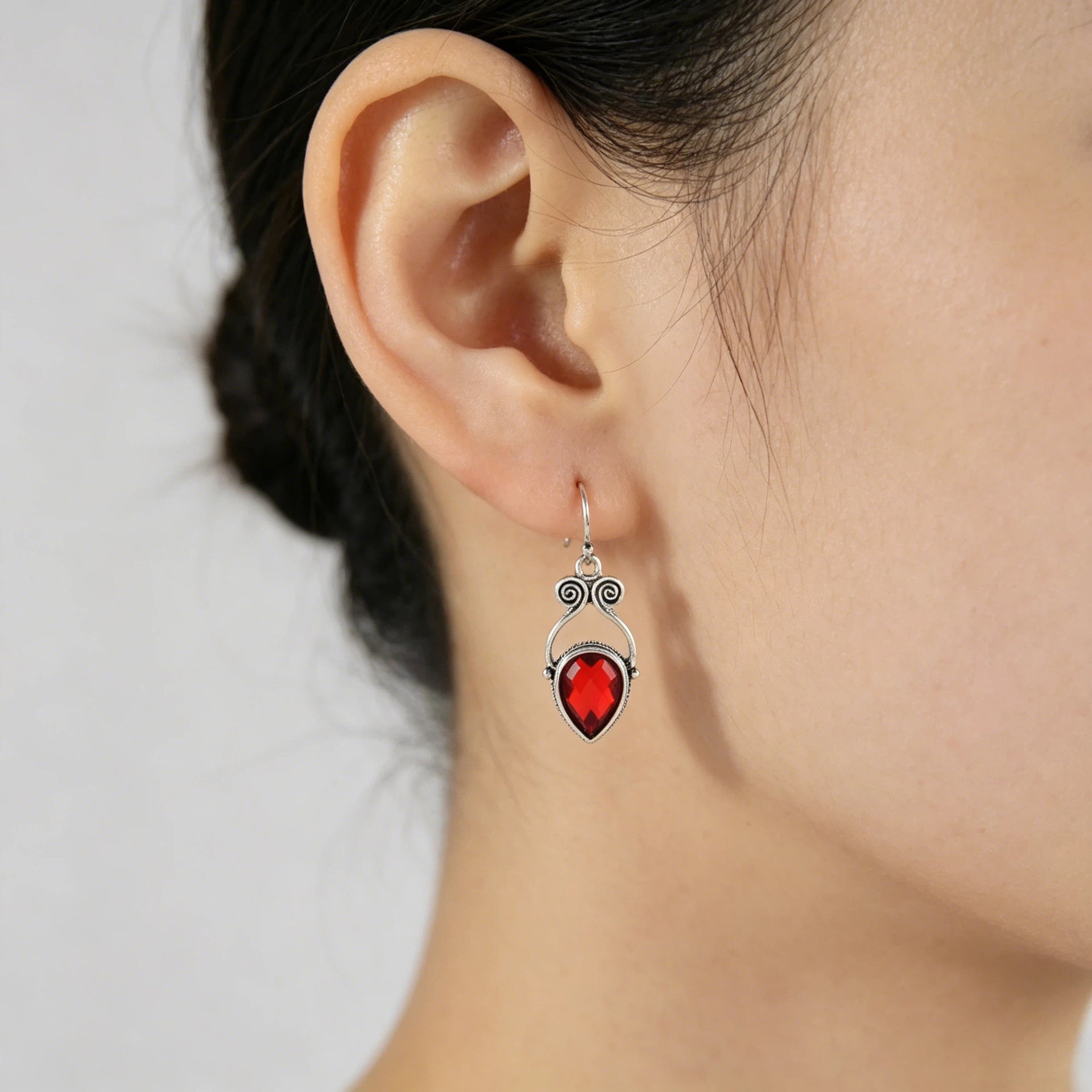 Wholesale Retro Ruby Red Drop Pendant Earrings Zinc Alloy Geometric Design Chic Jewelry Accessory For Party And Gift