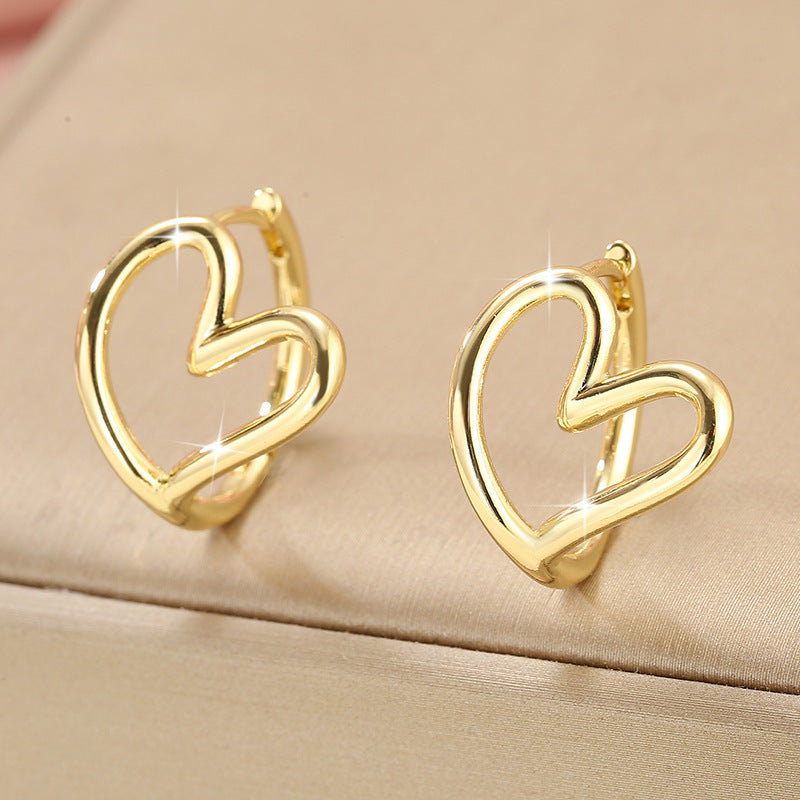Wholesale Fashion Copper Hollow-Out Heart-Shaped Ear Clips,  Retro Women' s Earrings,  Everyday Wear or Gift