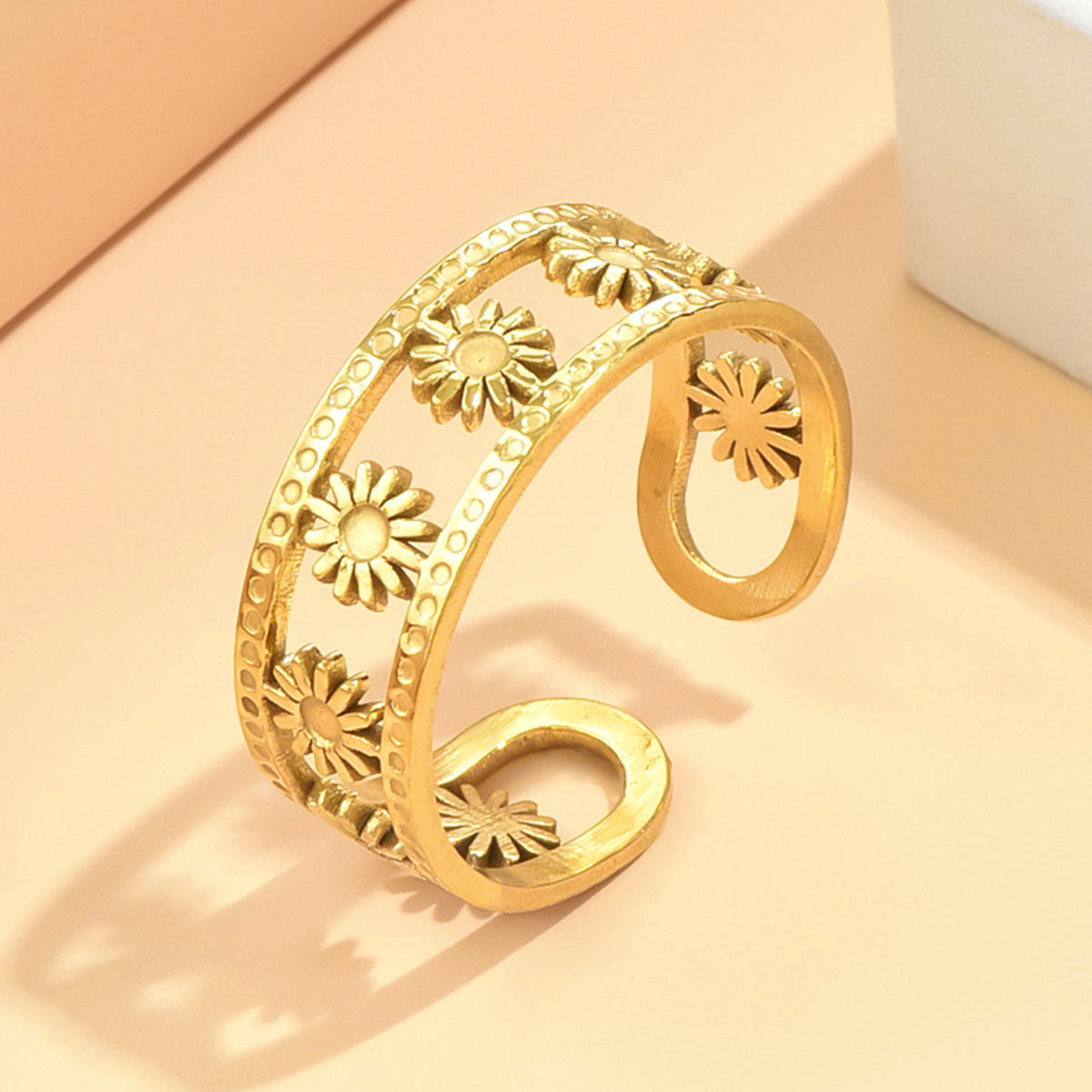 Wholesale Trendy Pattern Stainless Steel Open Ring For Women Gold Plated Fashion Accessory
