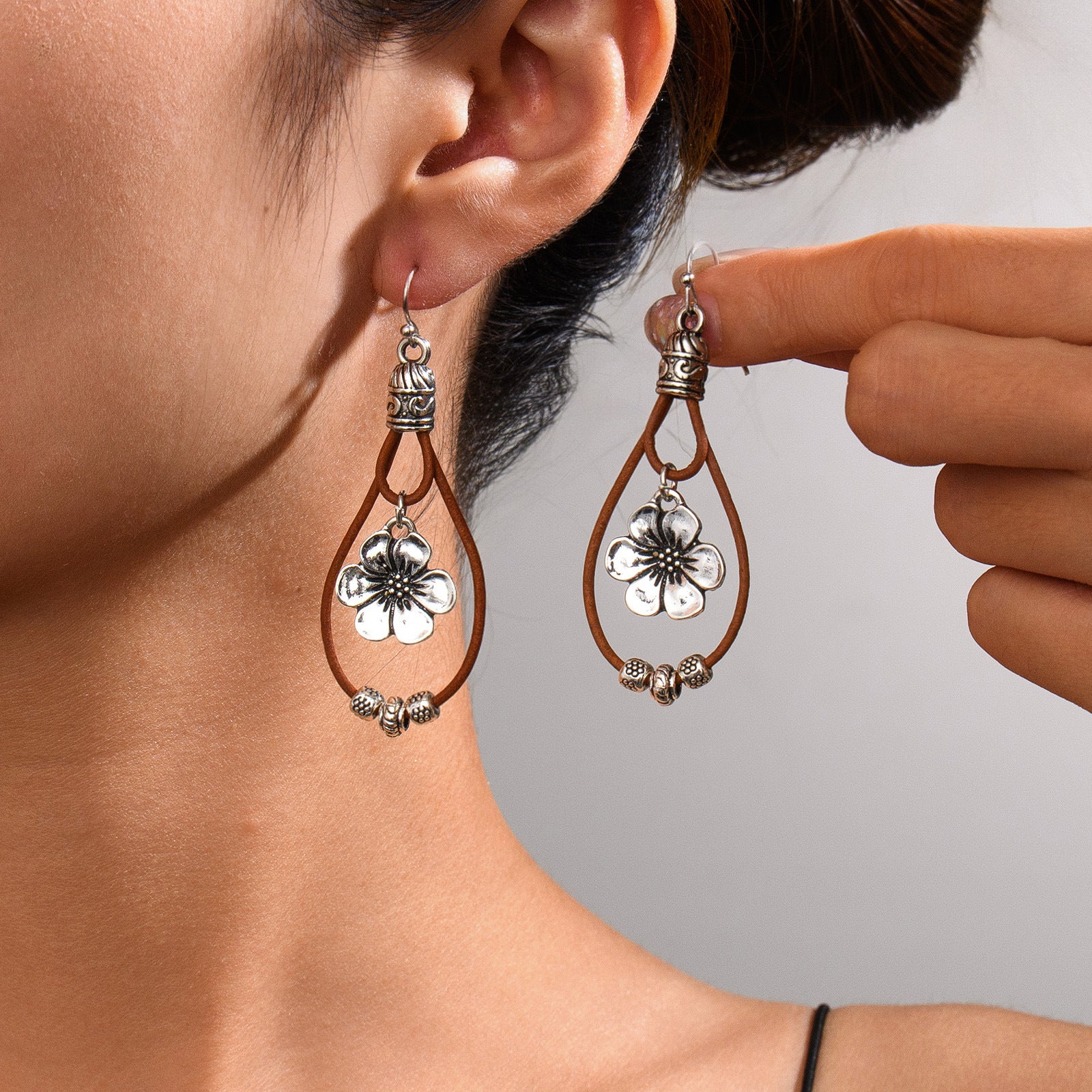 Wholesale  retro ethnic style antique silver flower beads leather rope pendant women's earrings