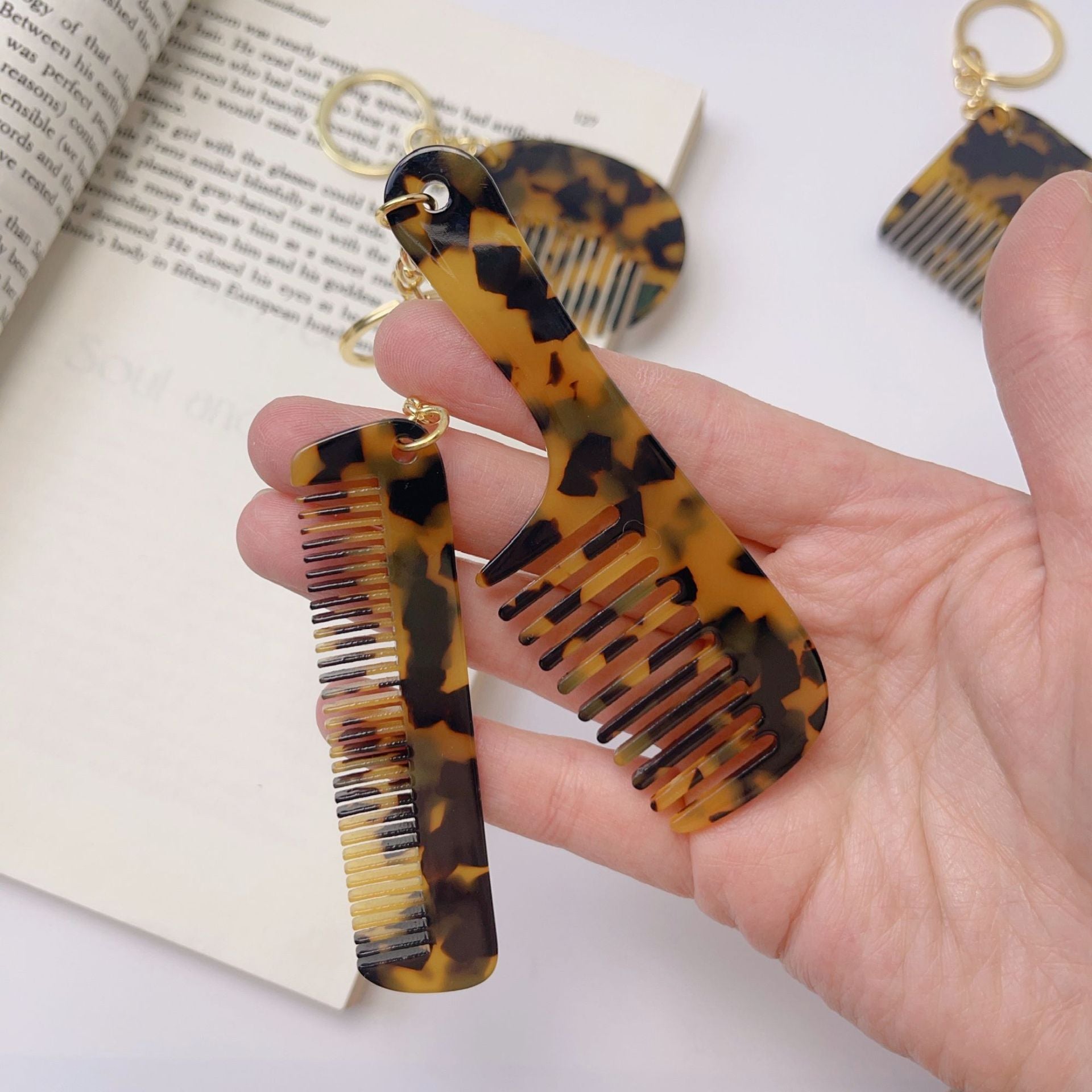 Wholesale  Leopard Print Keychain Comb Bag Pendant DIY Keychains
