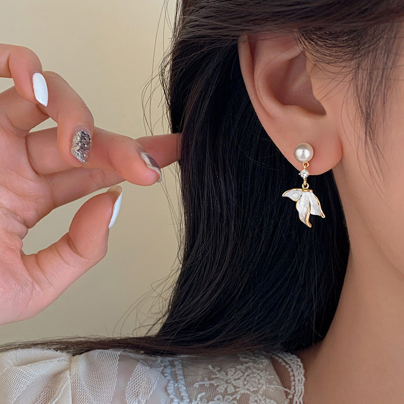 Wholesale Modern Faux Pearl Fishtail Earrings Jewelry Accessory Gift for Women