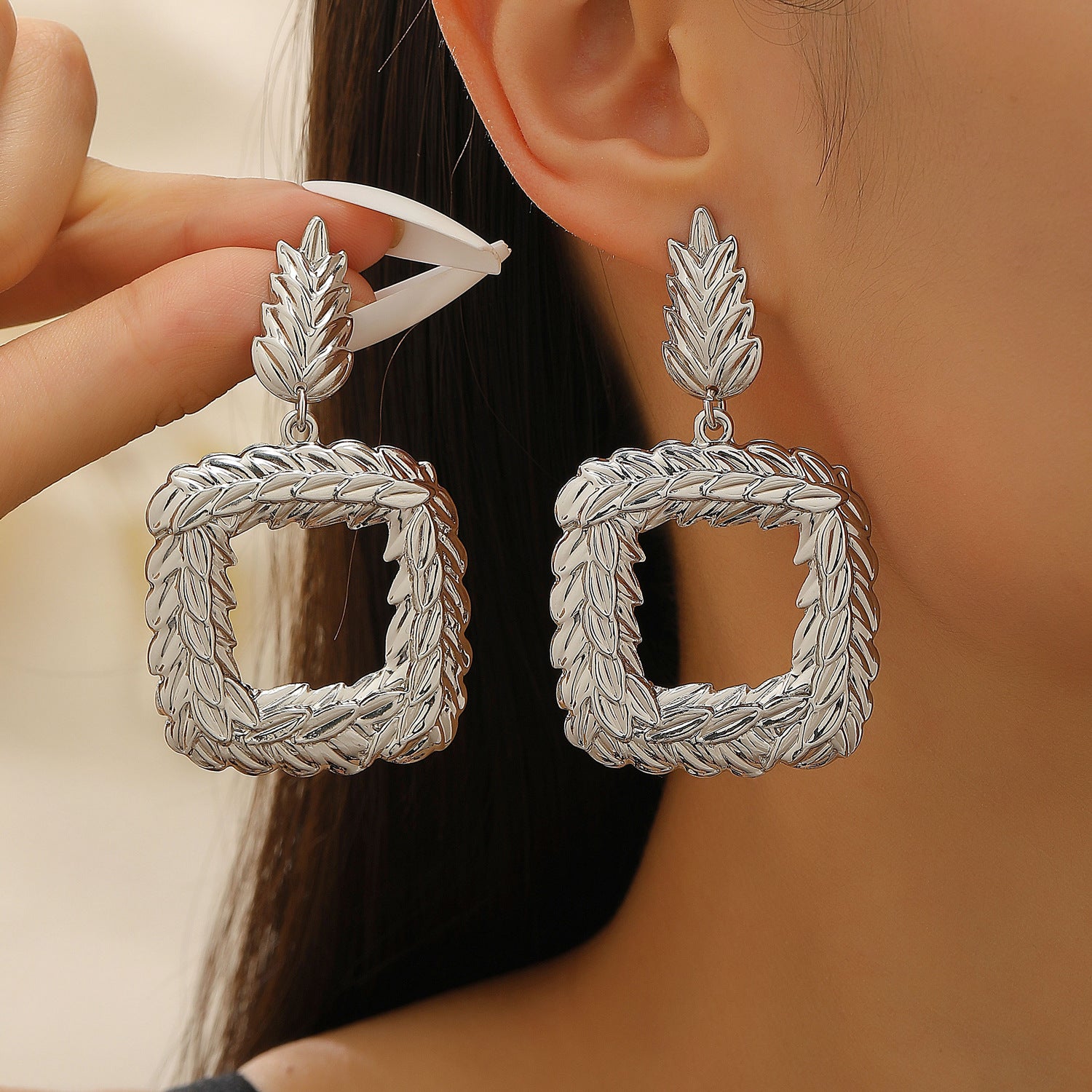 Wholesale Electroplated Metal Earrings Geometric Oval Pattern Fashion Accessory