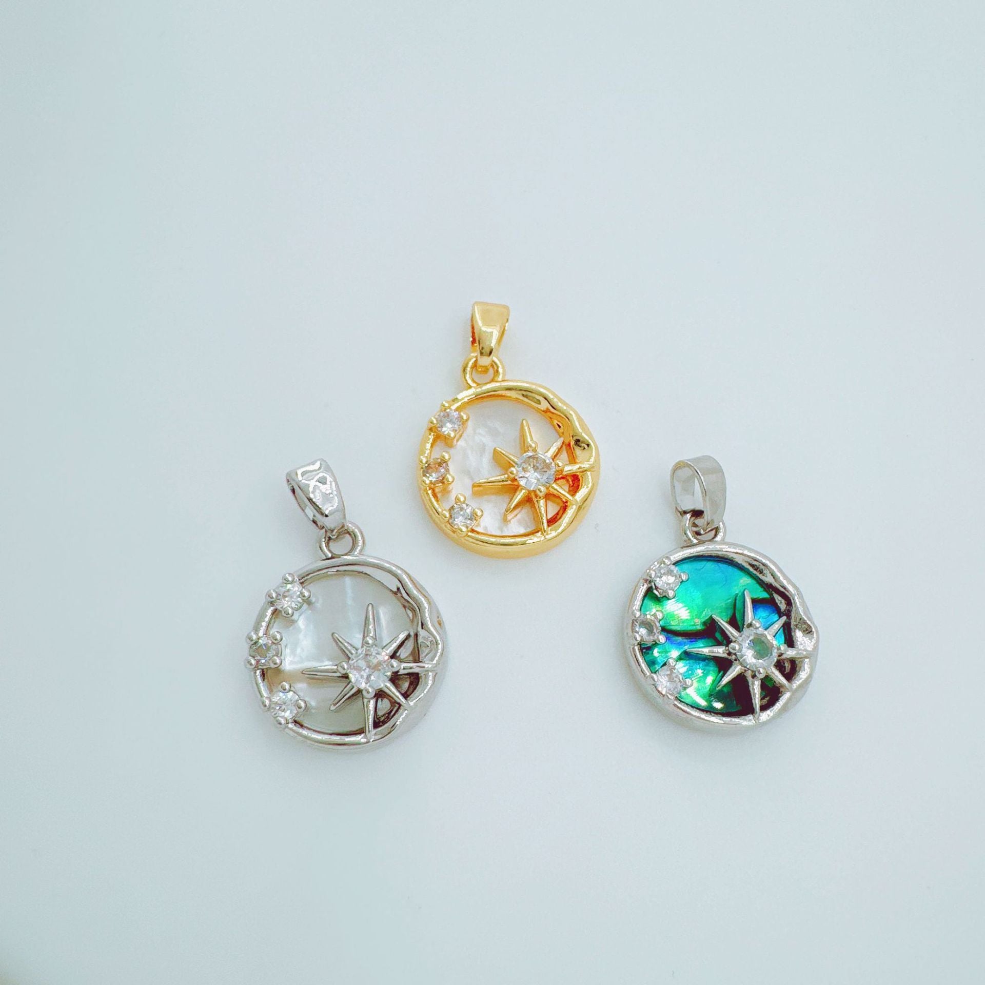 Wholesale Copper Gold Plated Shell Cloud Pendant Necklace Chic Jewelry Accessory for Women