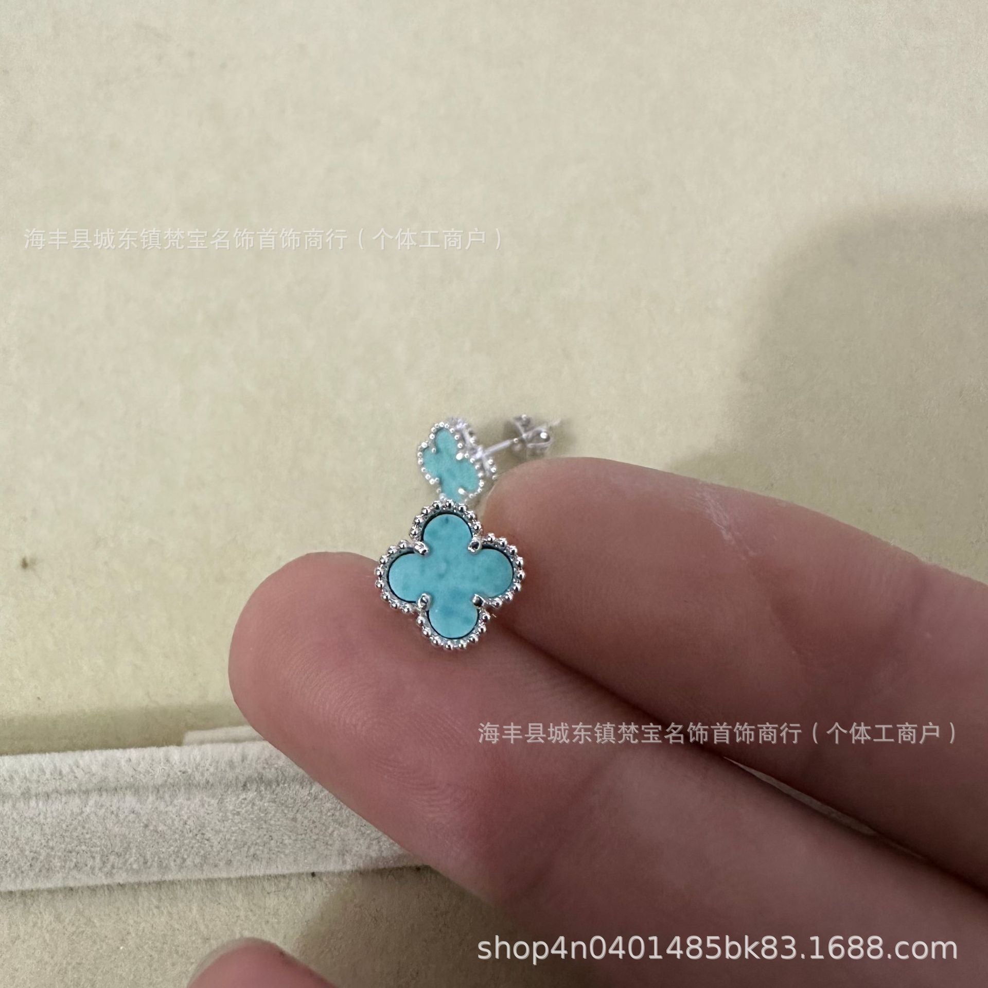 dxx-img:f50d322cade119b457c09195c2bbf2f7,ACC-ES-6129065336649-M1