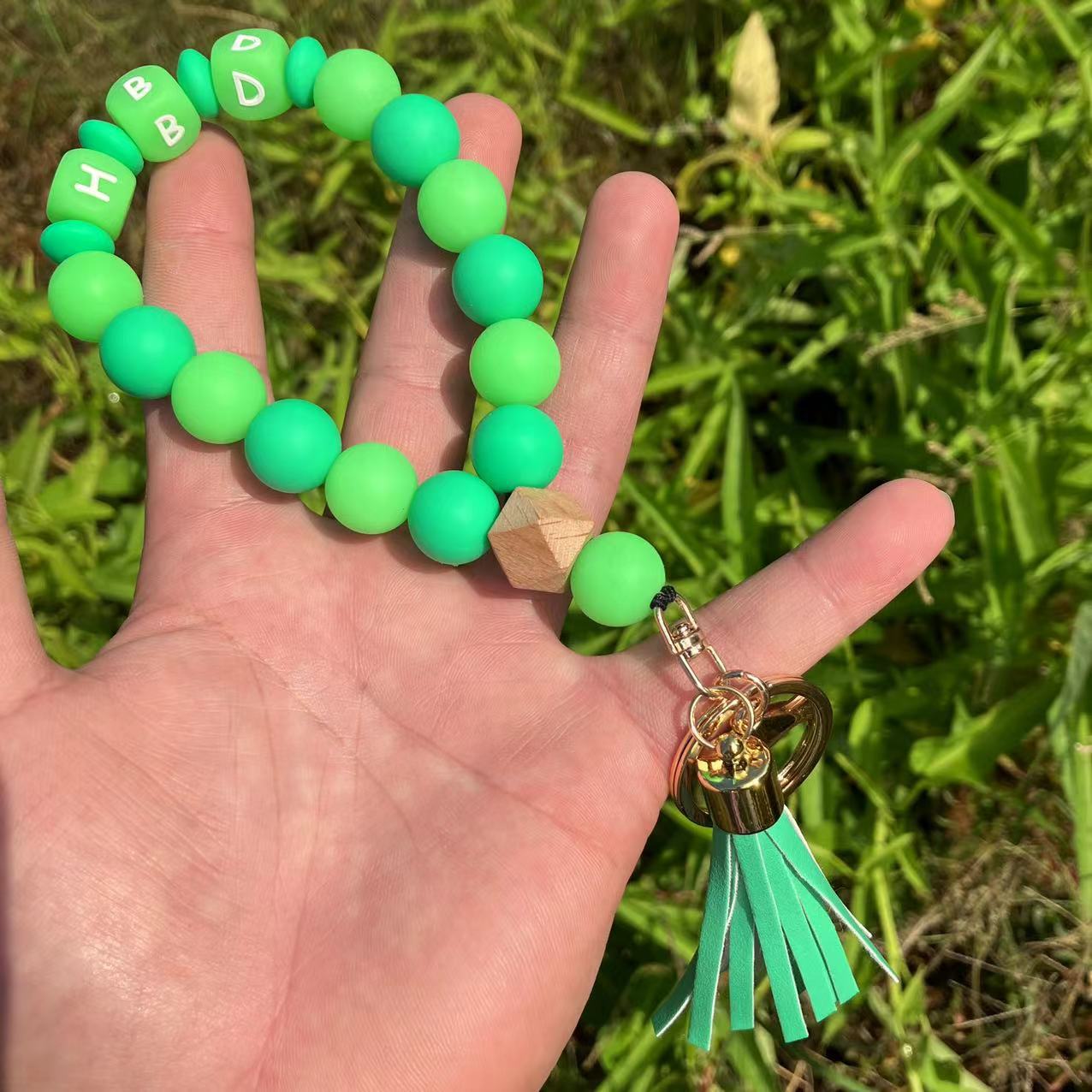 Wholesale Silicone Glow In The Dark Bead Bracelet Keychain With PU Tassels Trendy Car Key Bag Charm Accessory