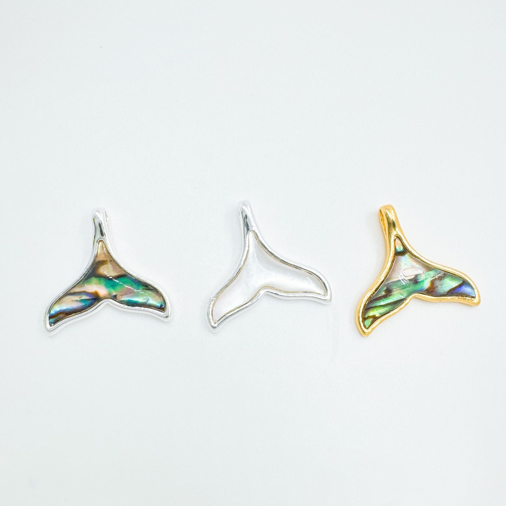 Wholesale Ocean Series Fish Tail Dolphin Gold Plated Pendant Necklace Fashion Jewelry Accessory Gift for Women