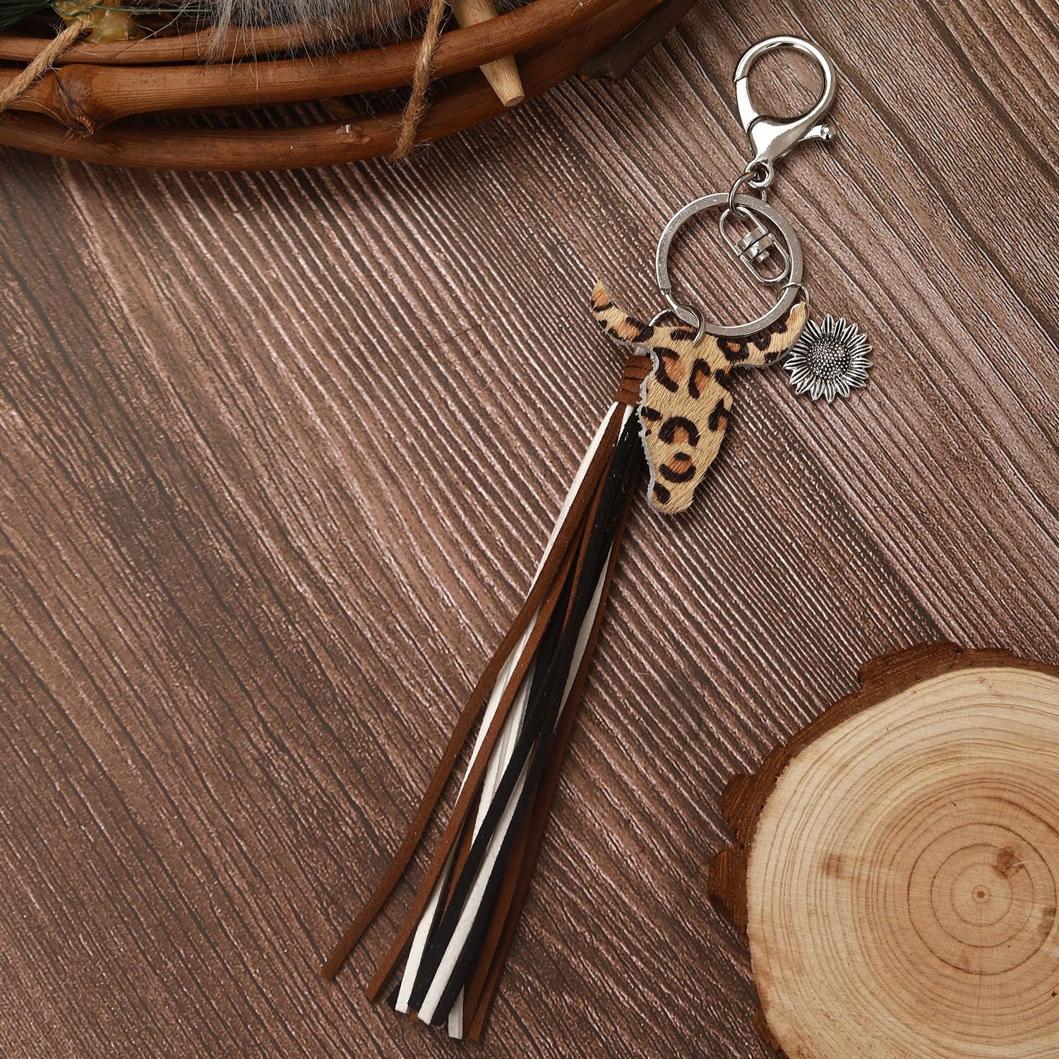 Wholesale Cowhide keychain with cow head pattern