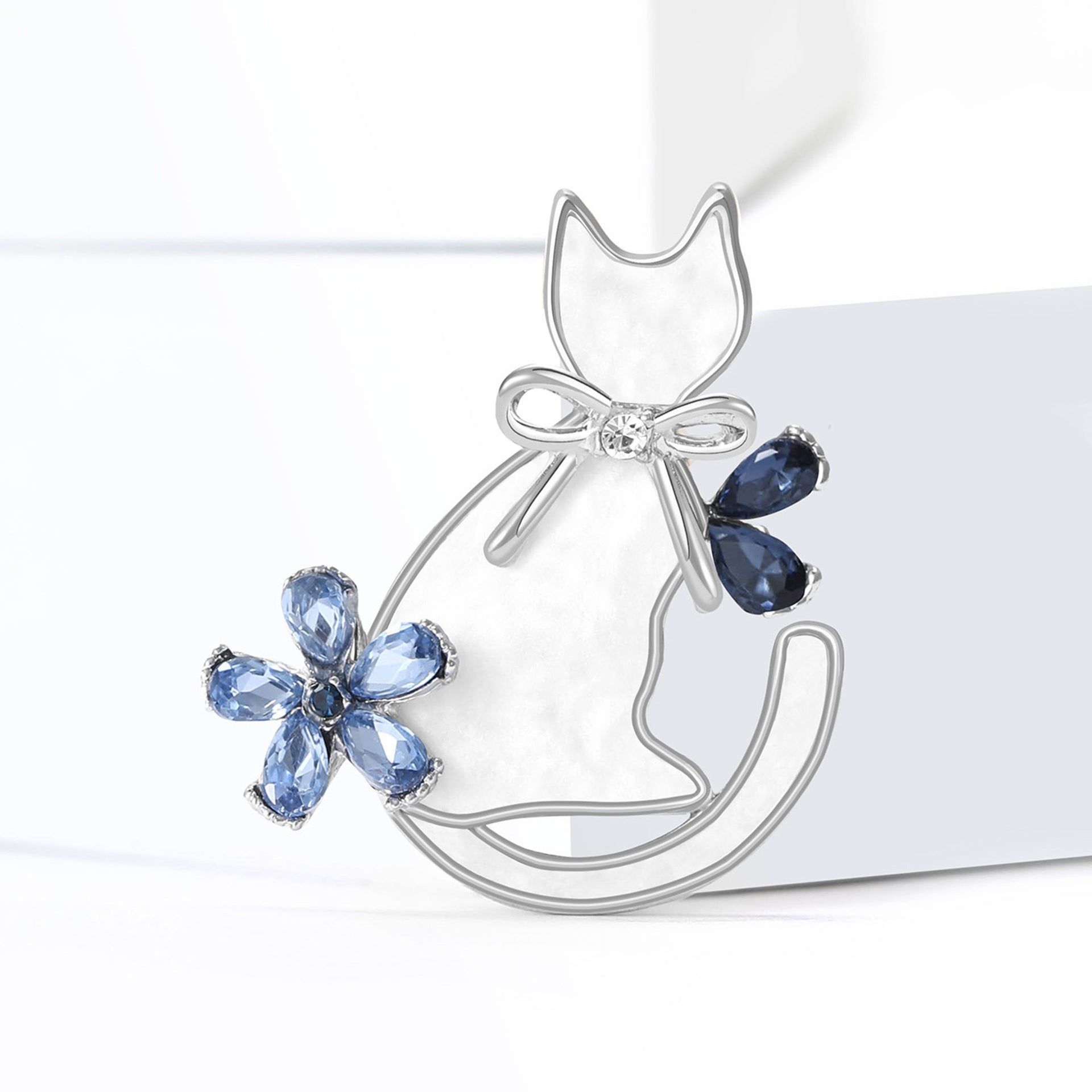 Wholesale Gold Tone Alloy Cat Brooch Rhinestone Cute Cartoon Design Women S Fashion Accessory Trendy Boutique Party Gift