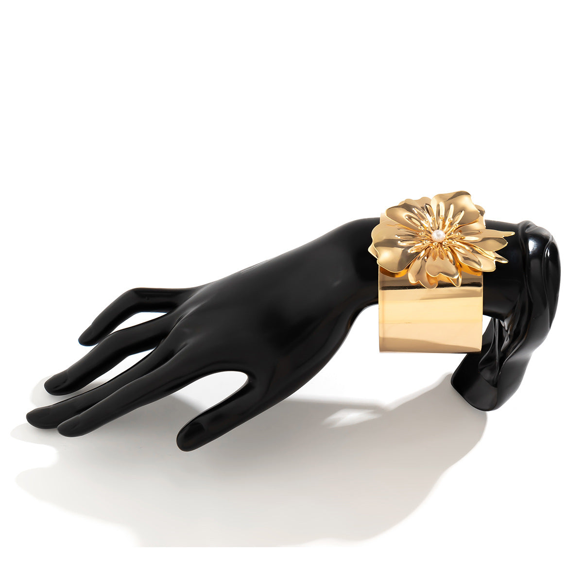 Wholesale Fashionable Metal High-end Flower Open Bracelet