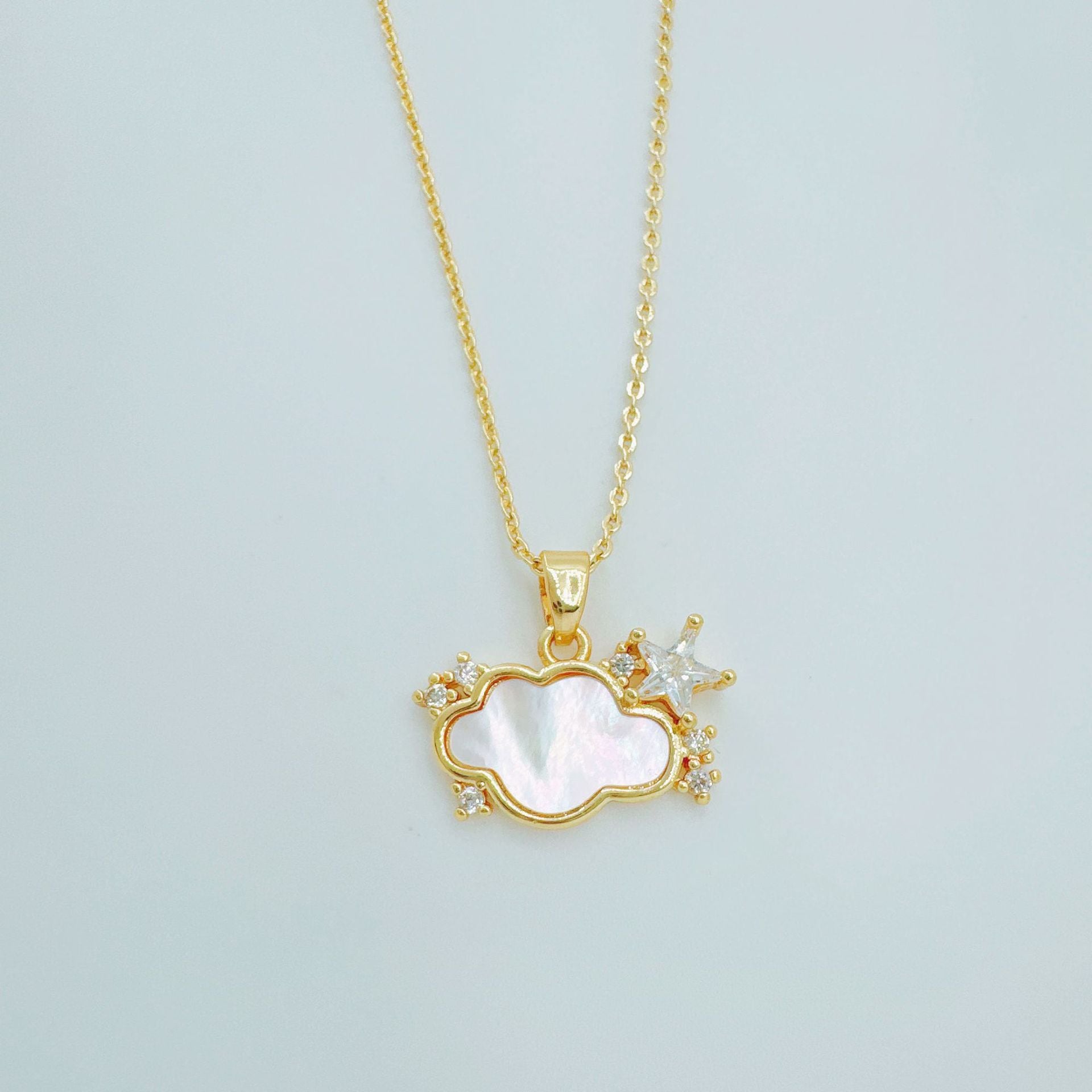 Wholesale Copper Gold Plated Shell Cloud Pendant Necklace Chic Jewelry Accessory for Women