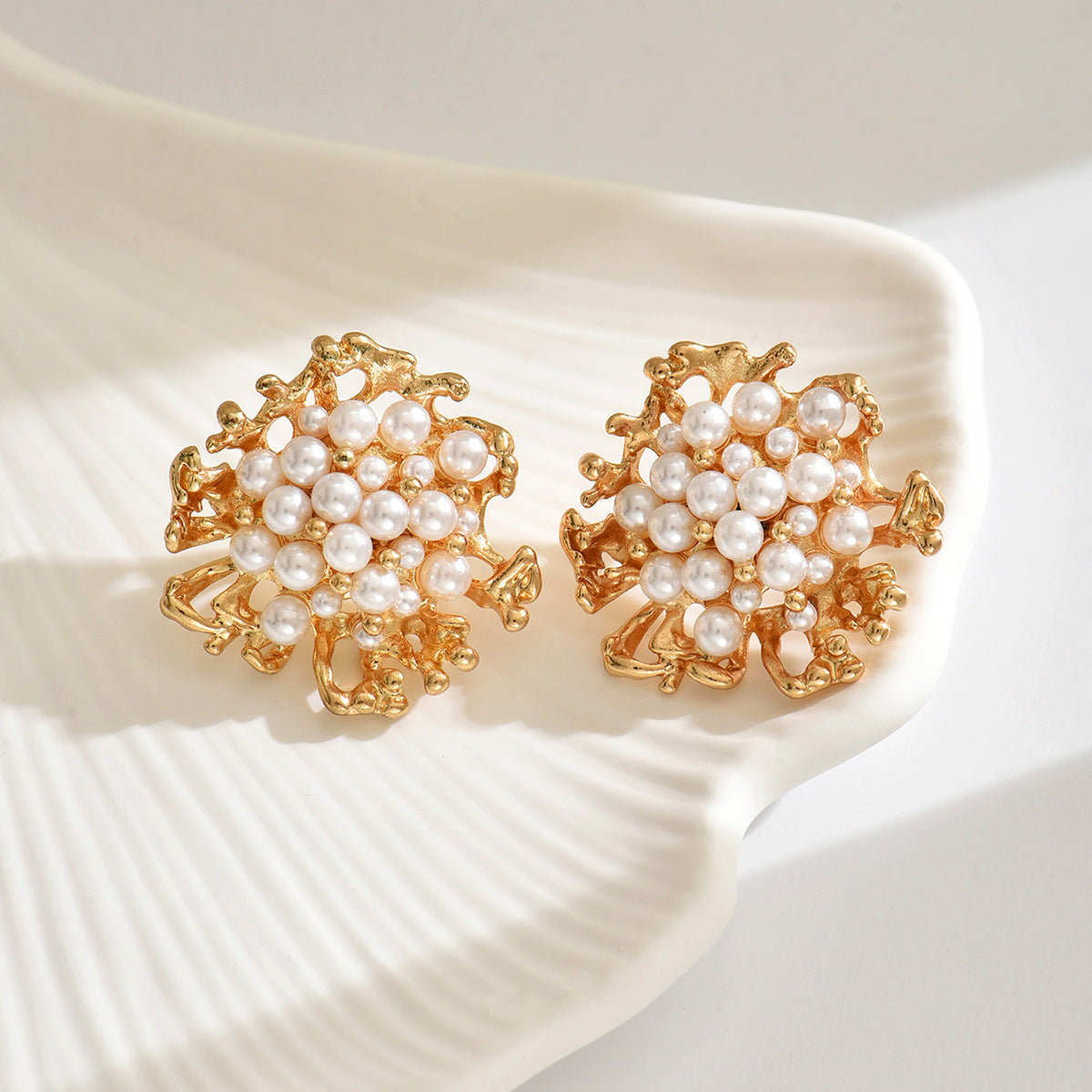 Wholesale Vintage Gold Pearl Flower Earrings