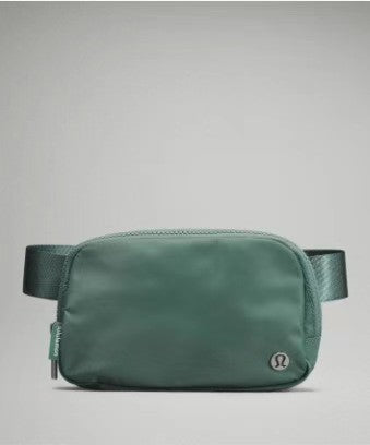 Wholesale multi-functional waist bag large capacity chest bag belt bags