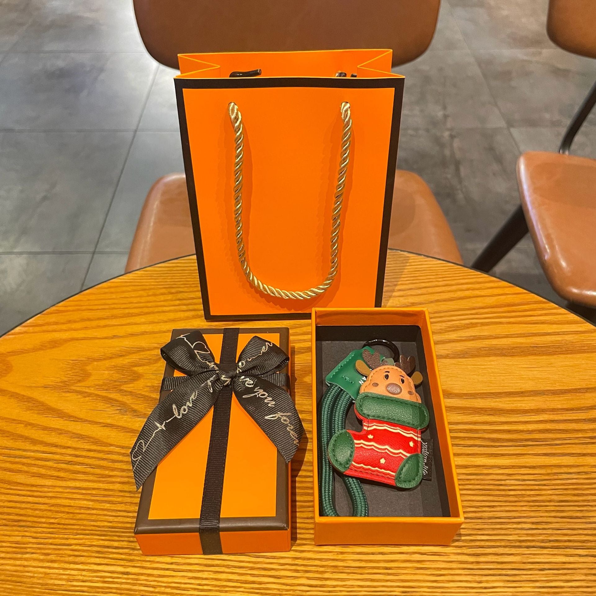 Wholesale Christmas decoration leather  keychain cute cartoon exquisite keychain