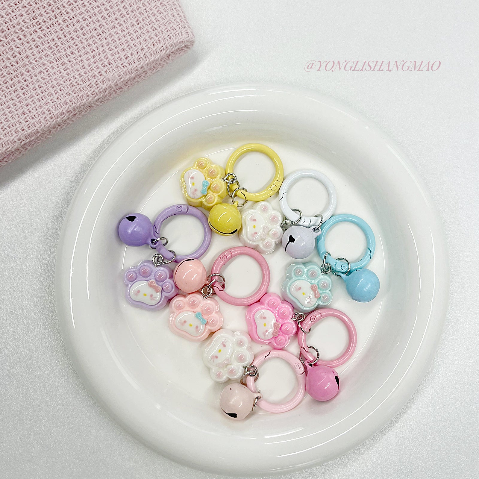 Wholesale Cute Cat Paw Keychain Bag Charm - Plastic Resin Gift for Friend