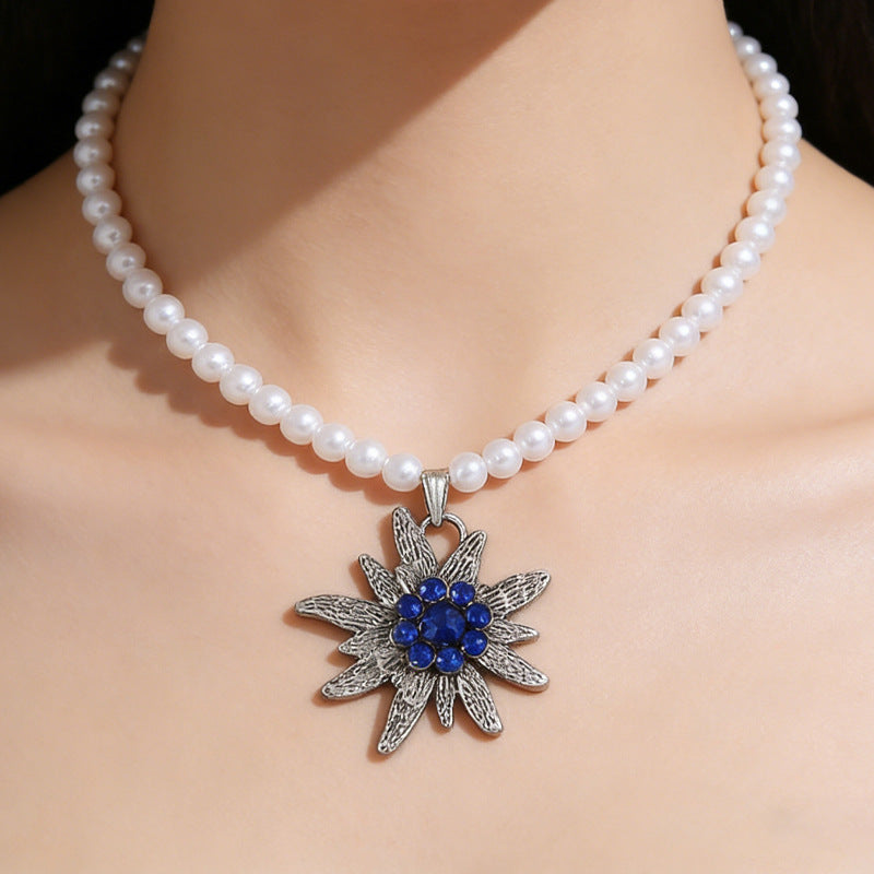 Wholesale Edelweiss Imitation Pearl Pendant Necklace,  Alloy Electroplated,  Trendy Women' s Fashion Accessory