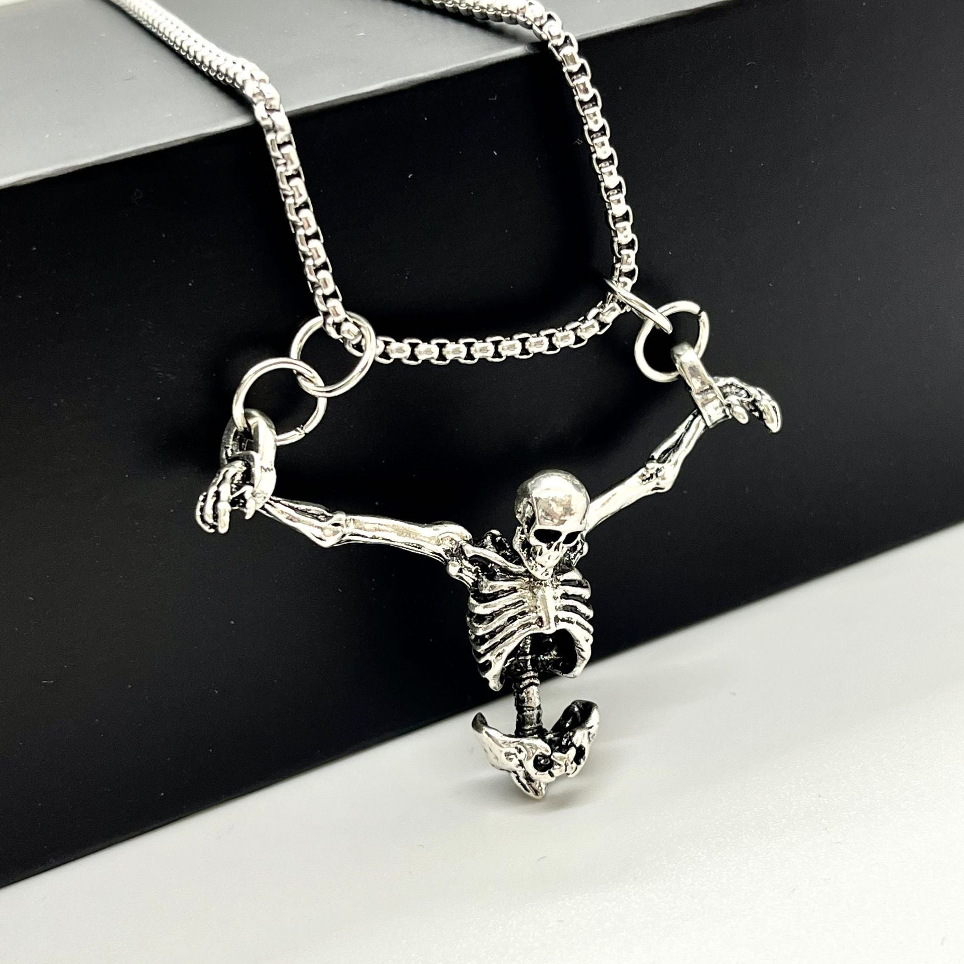 Wholesale exaggerated retro skull bone pendant necklace