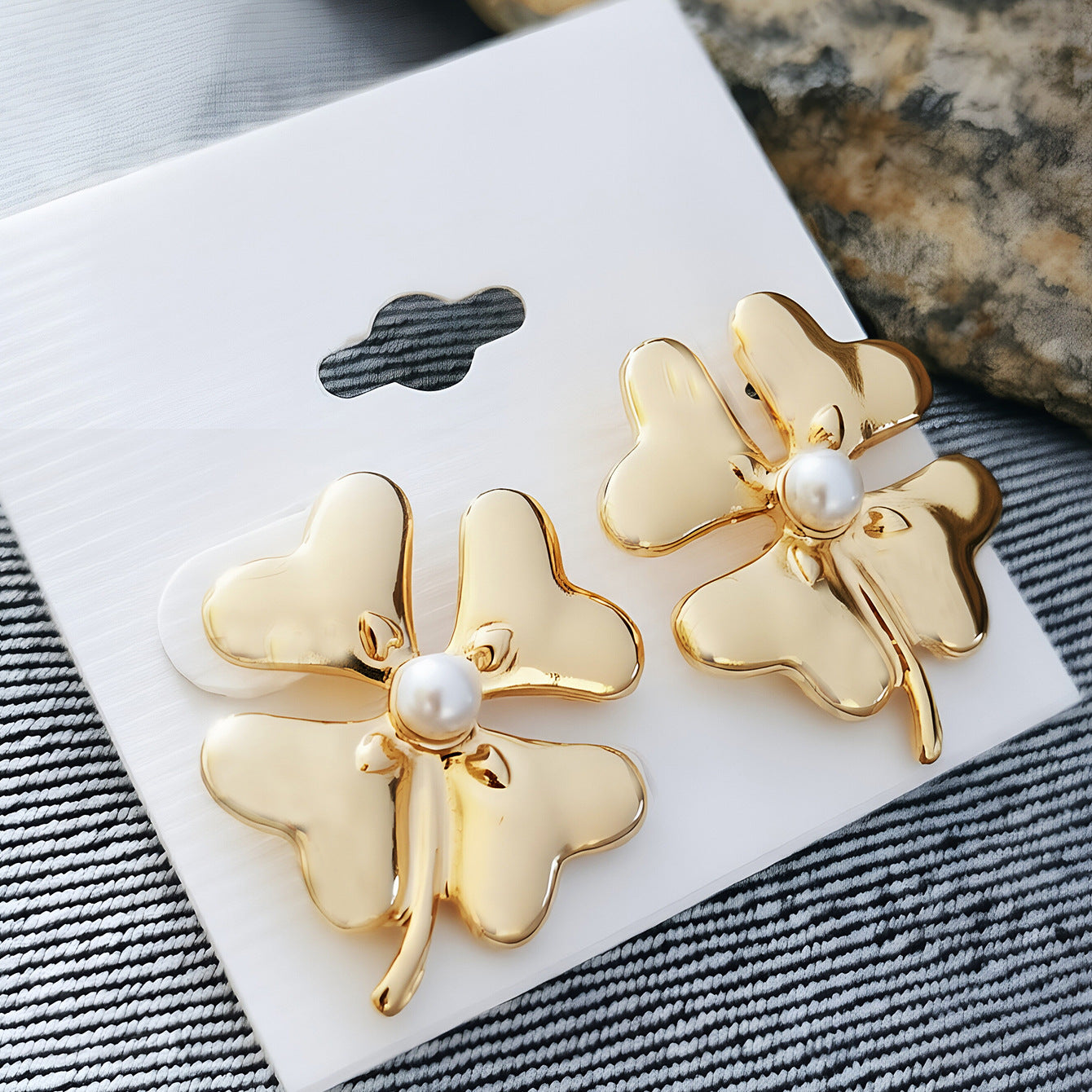 Wholesale Retro Chic Wrinkled Petal Flower Earrings For Women Zinc Alloy Party Jewelry Accessory Gift