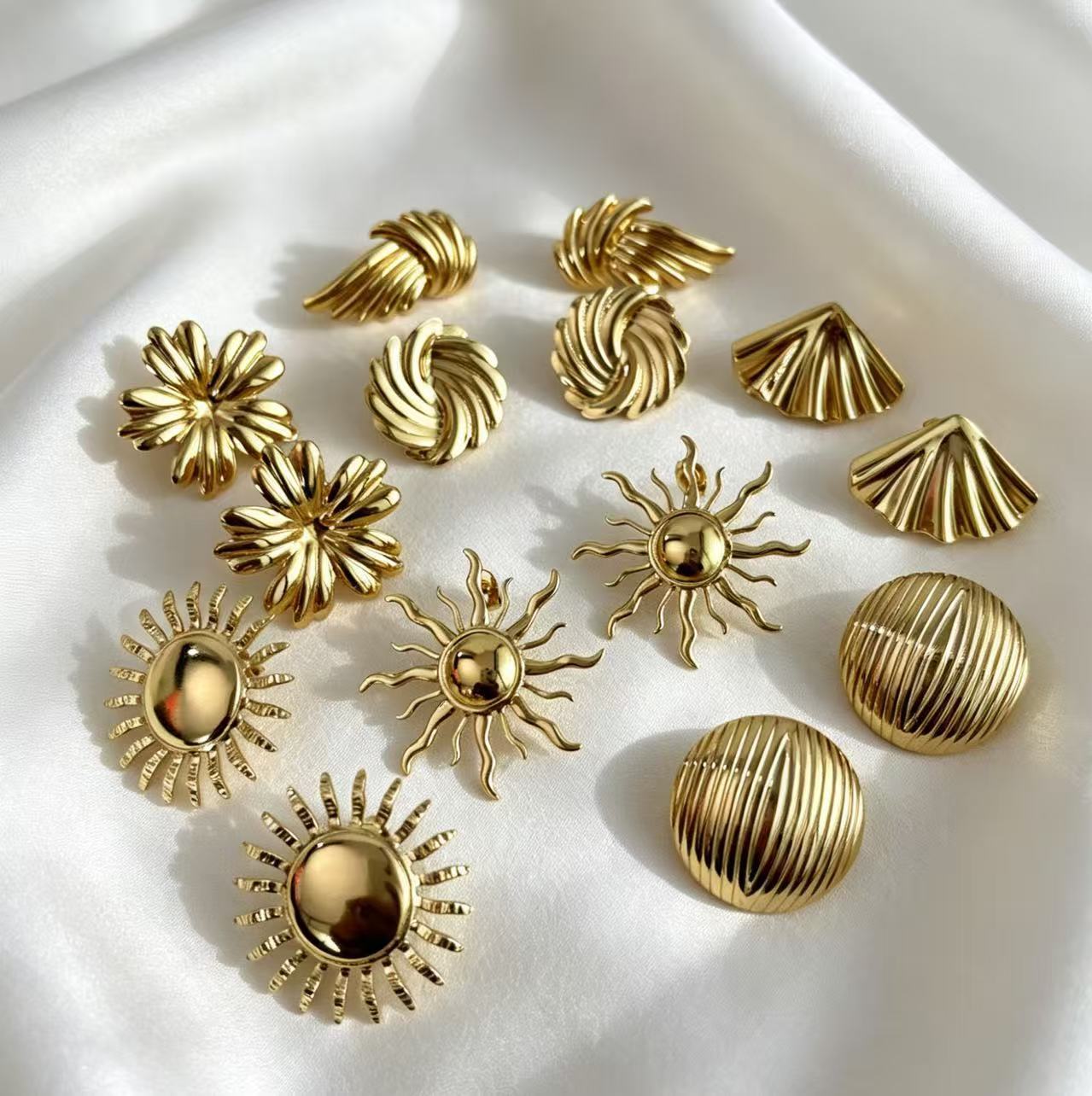 Wholesale Sunflower Shell Stud Earrings for Women,  Gold Retro Stainless Steel,  Stylish Party Jewelry,  Boutique Resale Gift