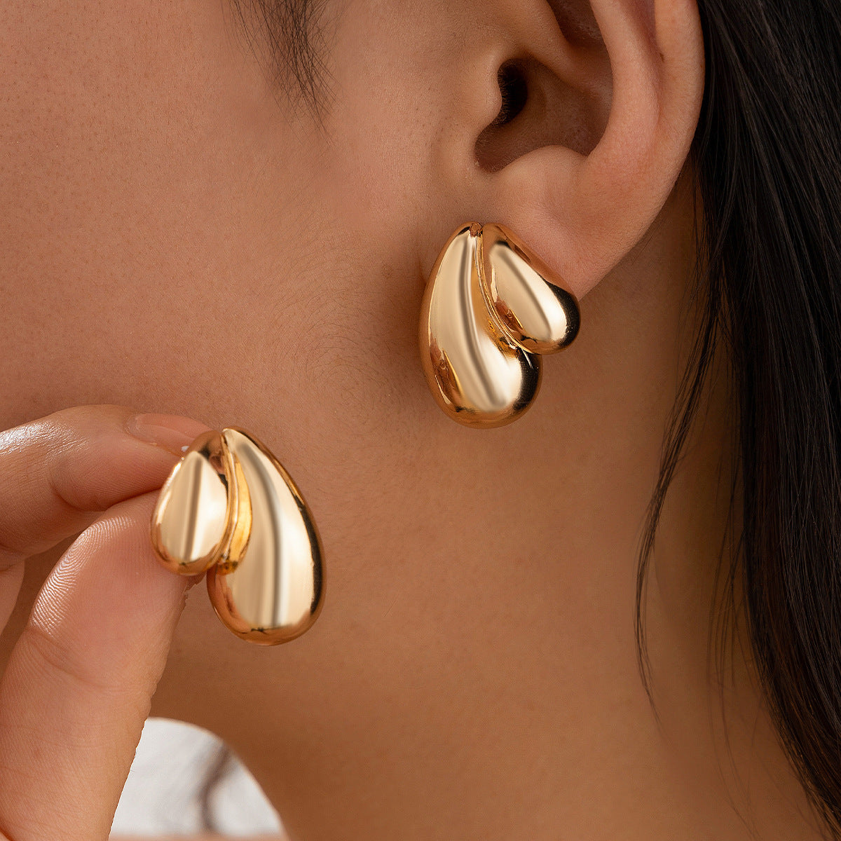 Wholesale Glossy Comma Drop Alloy Earrings