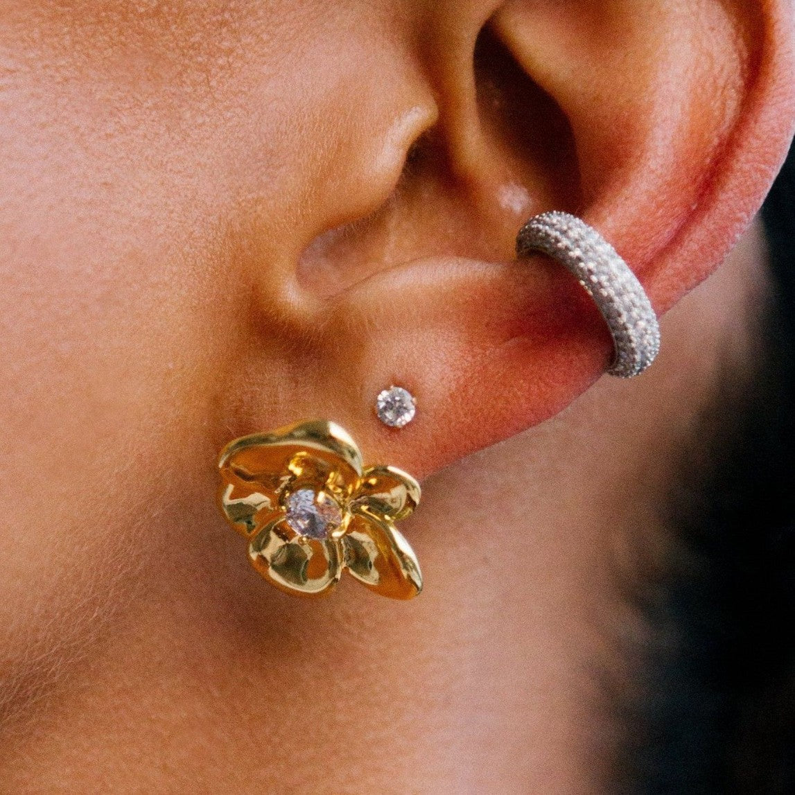 Wholesale  18K gold flower zircon earrings retro light luxury temperament earrings